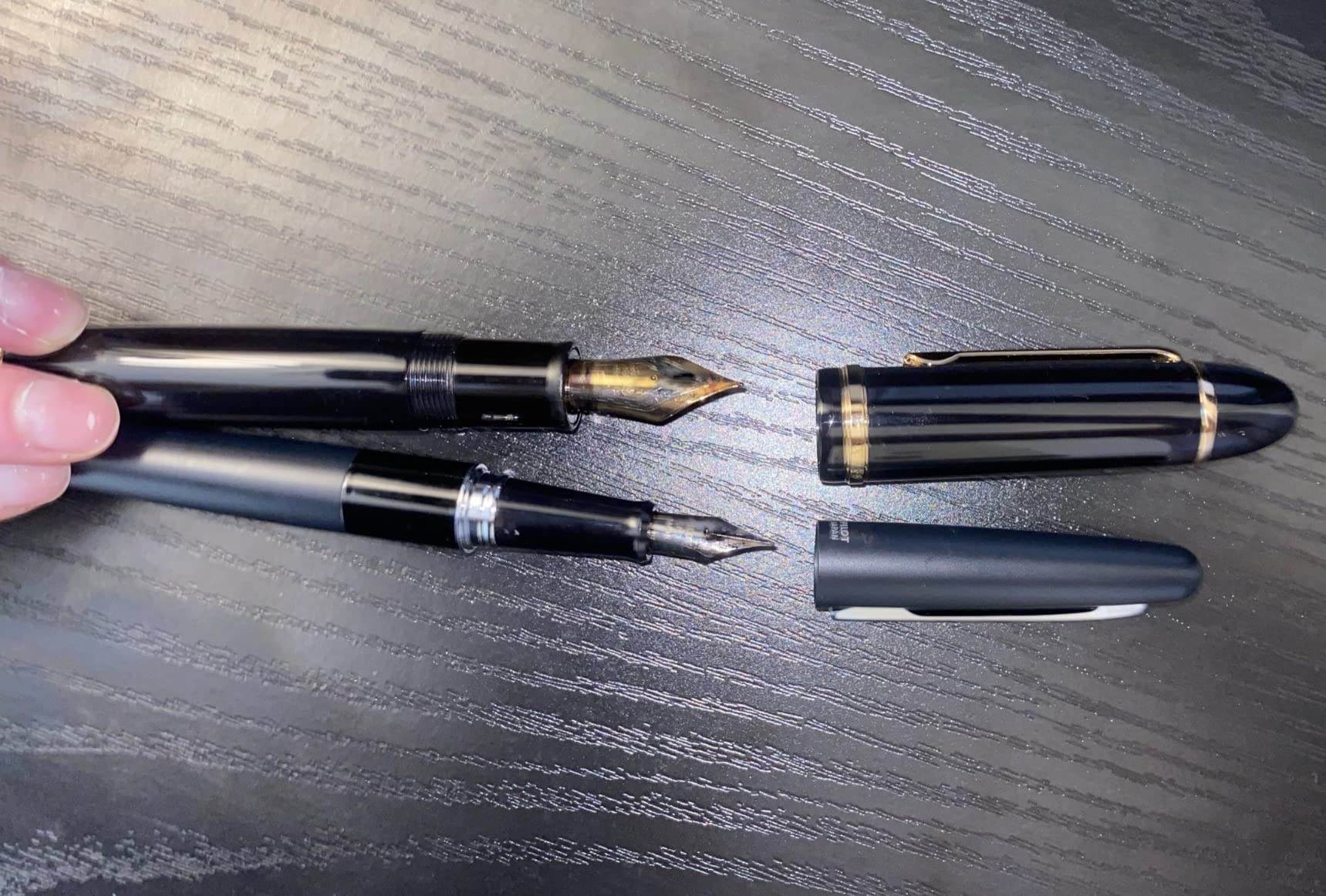 PILOT Metropolitan Collection Fountain Pen, Silver Barrel, Classic Design, Medium Nib, Black Ink (91108) customer photo 1