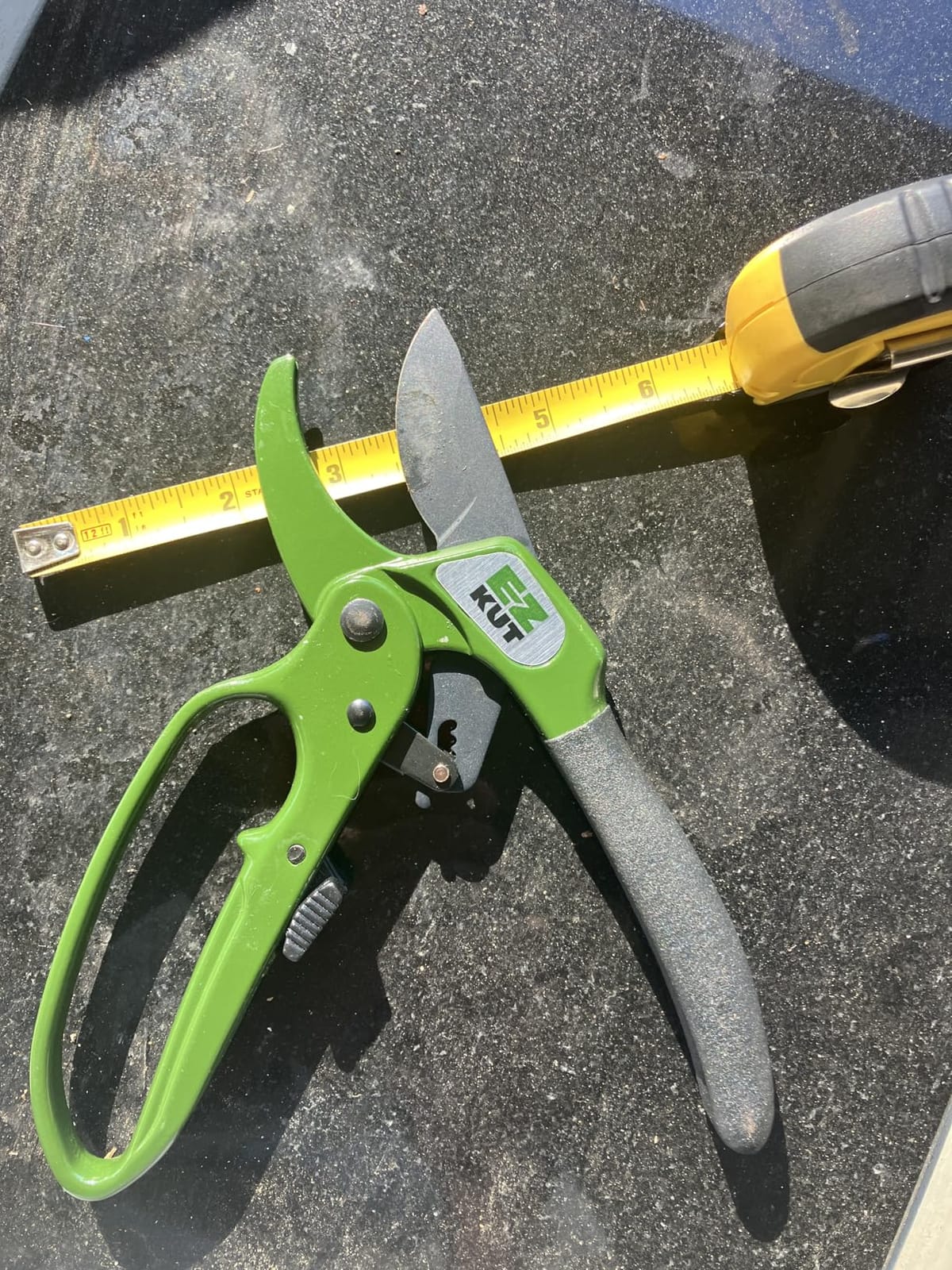 EZ Kut Heavy Duty Pruning Shears Green - with Ratcheting Action Great Garden Hand Tool Clippers Gardening pruners arthritis tools Ratcheting Anvil Hand Pruner Pruning Shears Heavy Duty Since 1988 customer photo 1