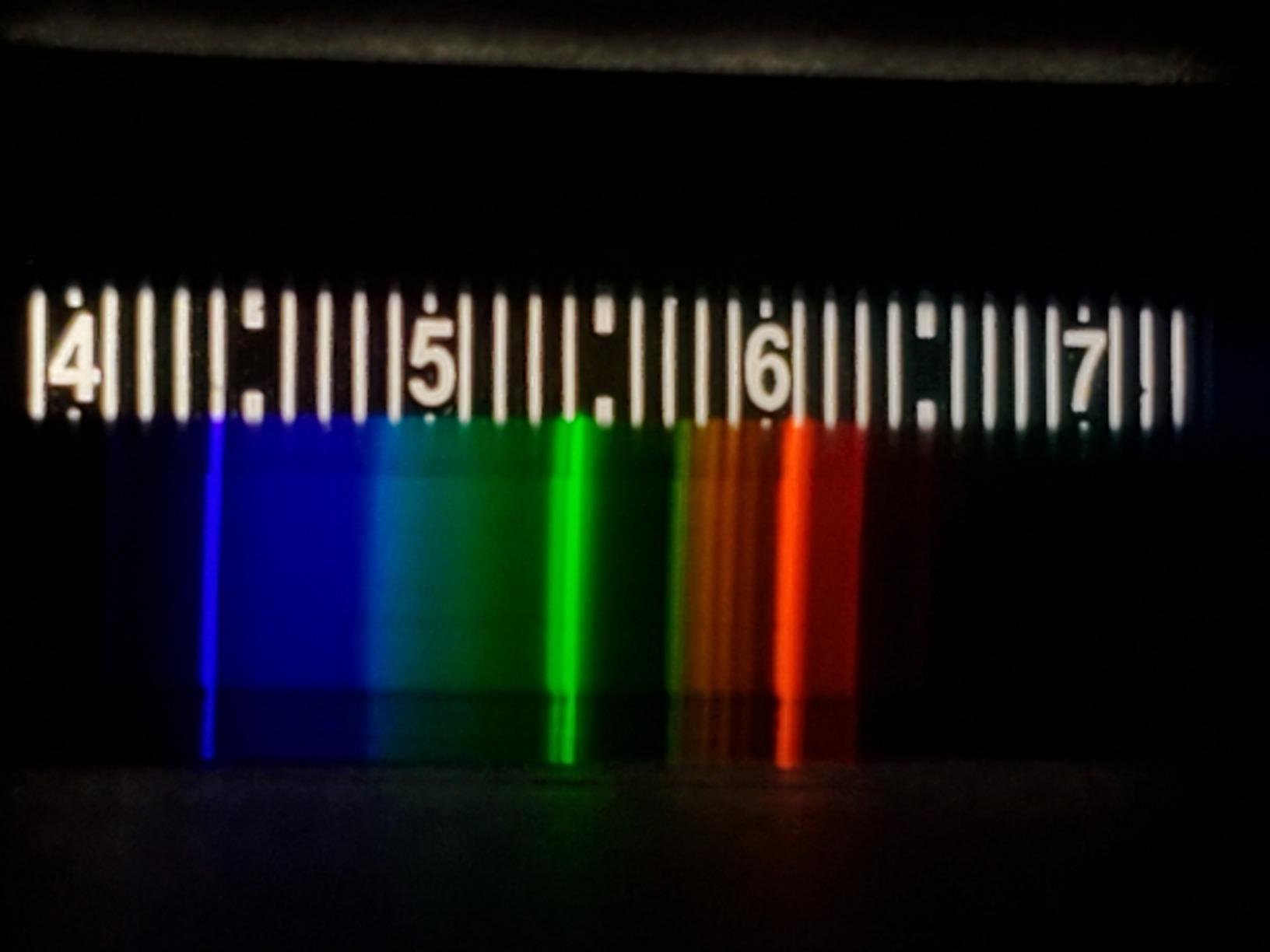 EISCO Premium Quantitative Spectroscope - 400-700nm Range, 5nm Accuracy - for Studying Light Sources, Measuring Wavelengths & Color Spectra customer photo 2