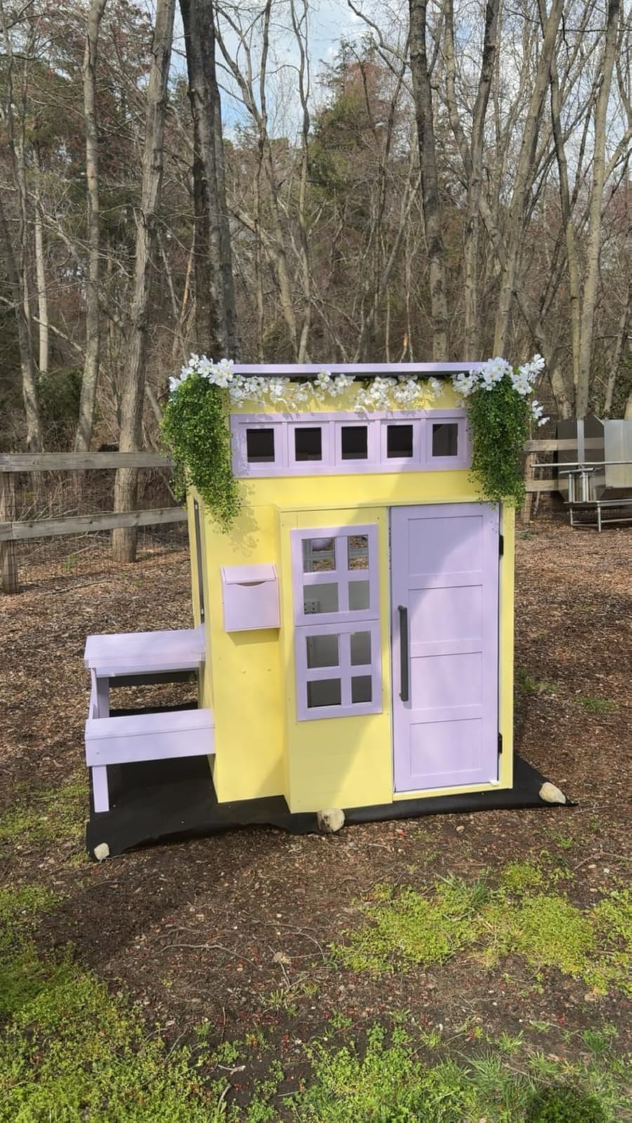 KidKraft Modern Outdoor Wooden Playhouse with Picnic Table, Mailbox and Outdoor Grill ,Gift for Ages 3+ customer photo 2
