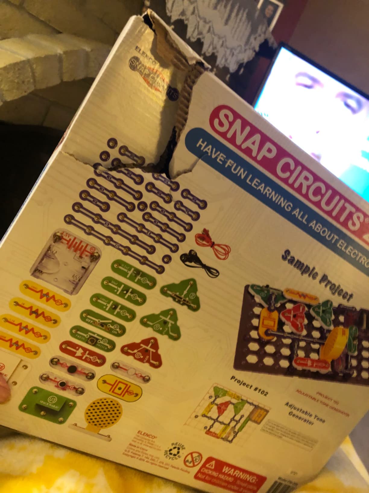 SNAP CIRCUITS 203 STEM Electronics Kit, 200+ Projects, Ages 8+ customer photo 1