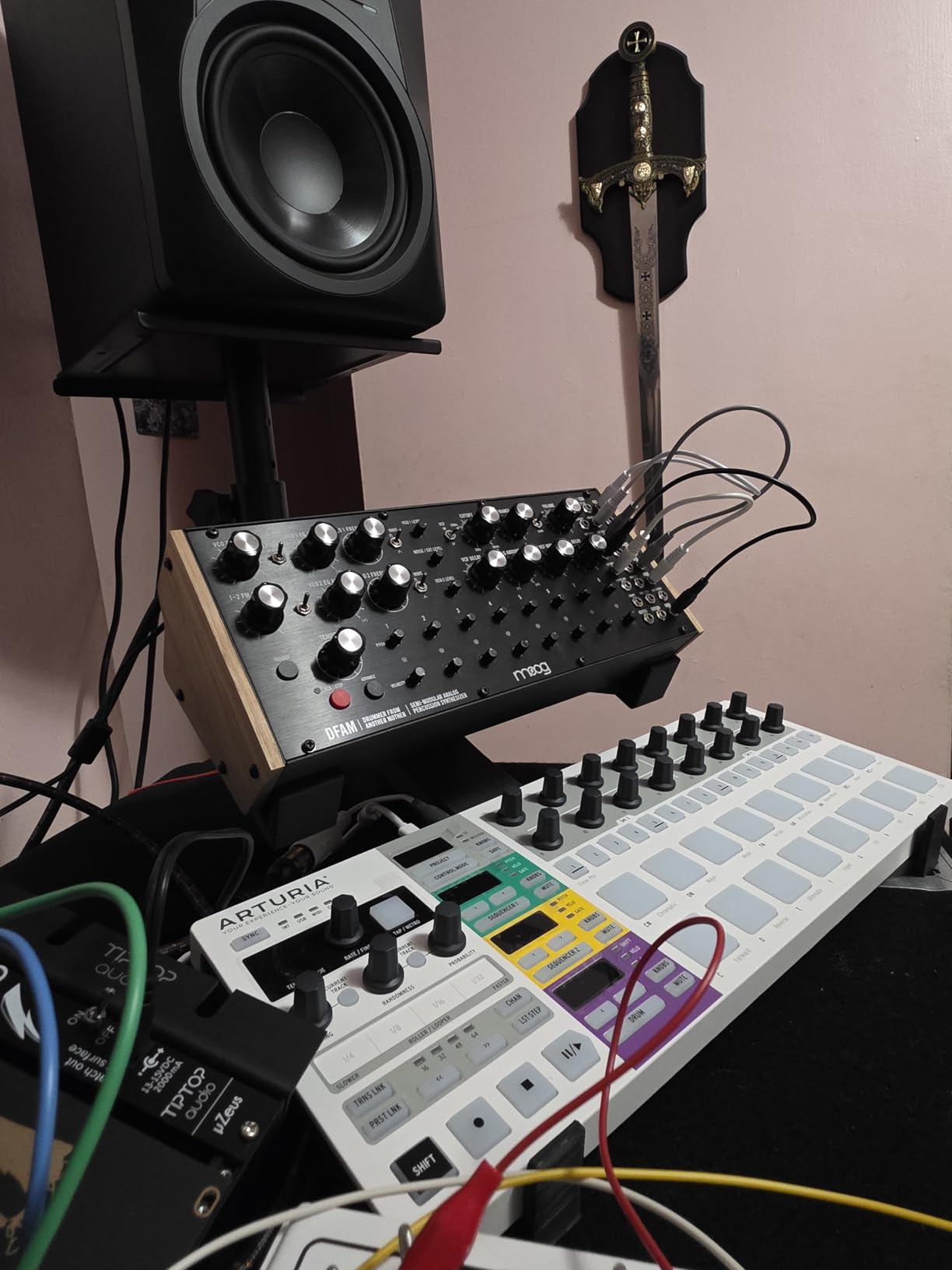 Arturia BeatStep Pro Controller and Sequencer — Aftertouch, Velocity Sensitive, With 2 Independent Melodic Sequencers, Drum Sequencer, 16 Drum Pads, MIDI/CV/Gate I/O and Music Production Software customer photo 1