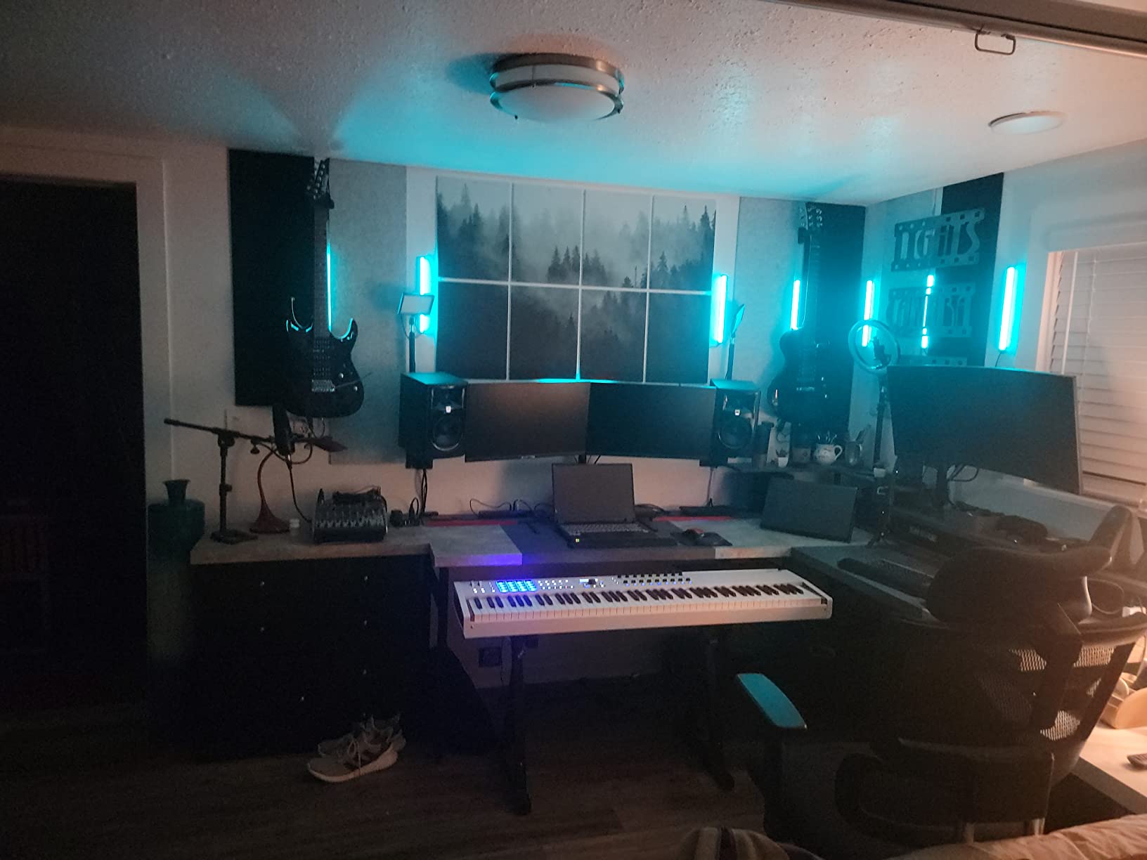 Arturia BeatStep Pro Controller and Sequencer — Aftertouch, Velocity Sensitive, With 2 Independent Melodic Sequencers, Drum Sequencer, 16 Drum Pads, MIDI/CV/Gate I/O and Music Production Software customer photo 2