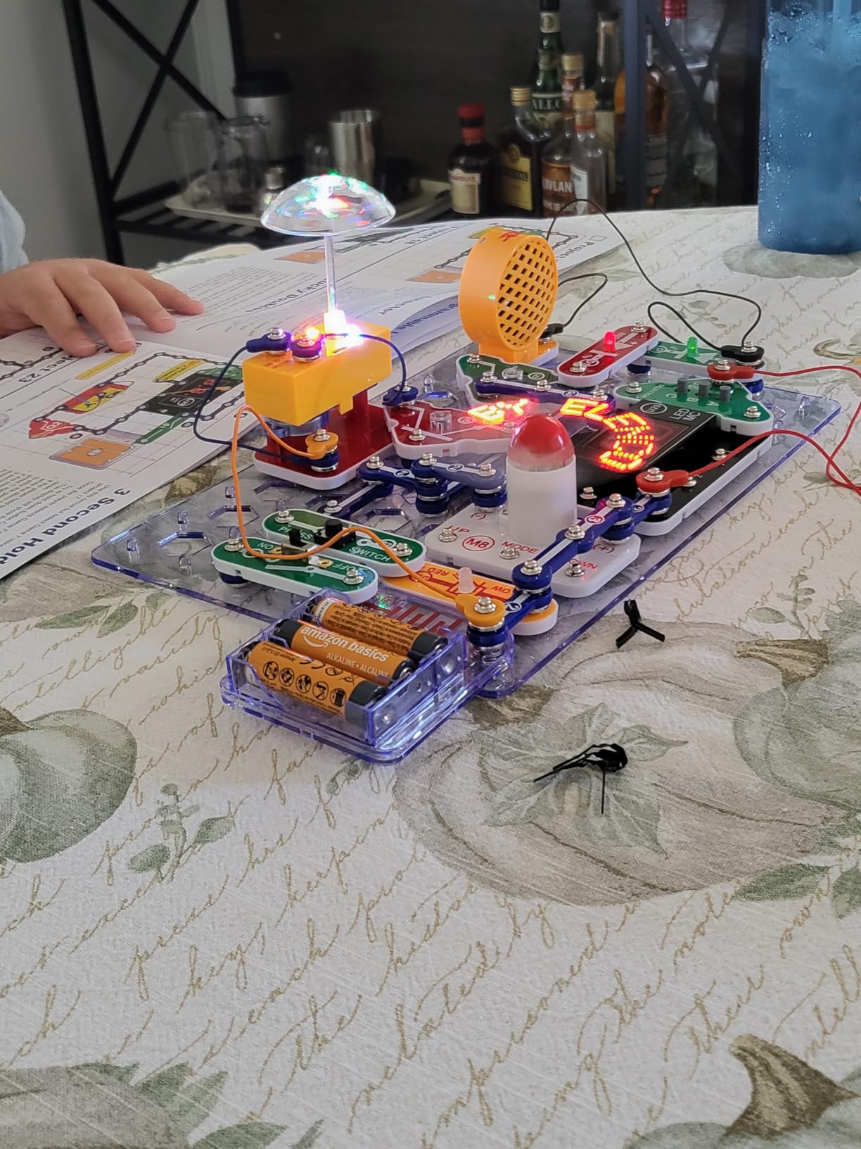 SNAP CIRCUITS Arcade SCA-200 STEM Electronics Kit for Kids Ages 8+ customer photo 1