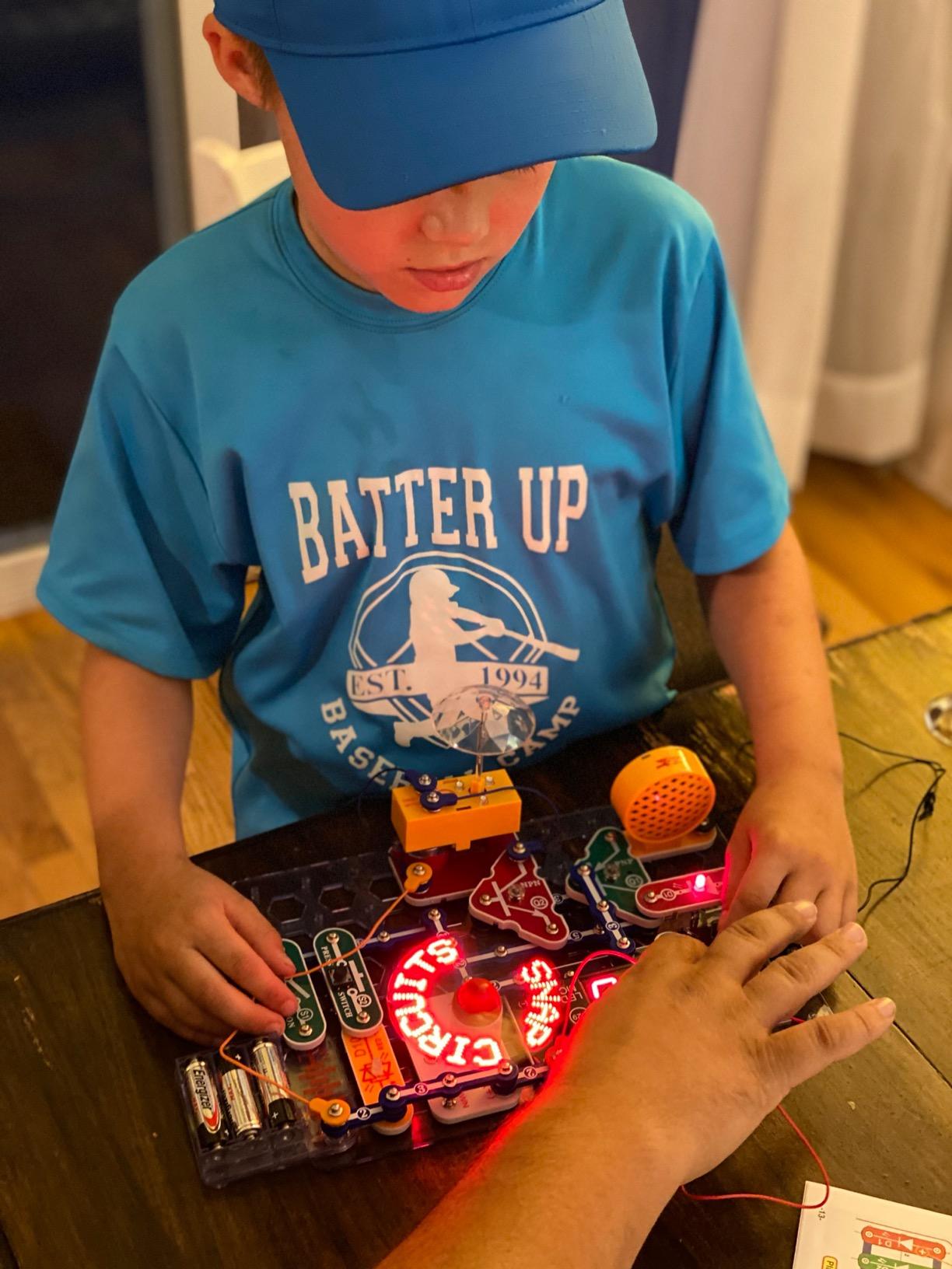 SNAP CIRCUITS Arcade SCA-200 STEM Electronics Kit for Kids Ages 8+ customer photo 2