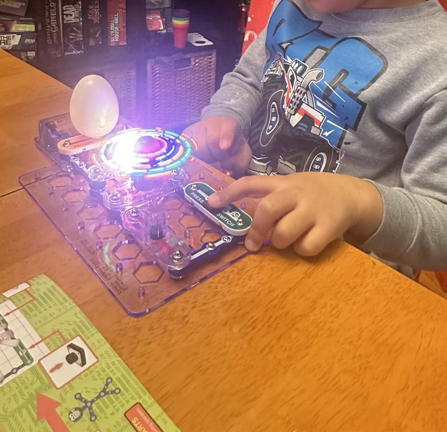 SNAP CIRCUITS Beginner SCB-20 STEM Electronics Toy for Kids Ages 5-9 customer photo 1