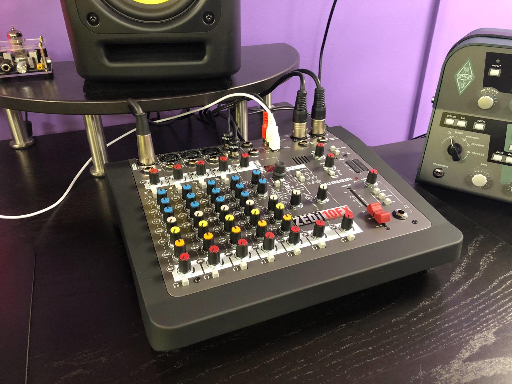 Allen & Heath ZEDi-10FX - Compact Hybrid Audio Mixer/4x4 USB Interface with 61 Studio Quality FX (AH-ZEDi-10FX),Black customer photo 1