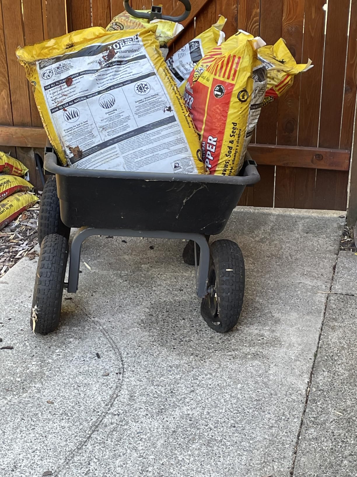 Gorilla Carts Poly Dump Cart, 600 lb. Capacity, 4 Cu ft, Quick Release Dump customer photo 1