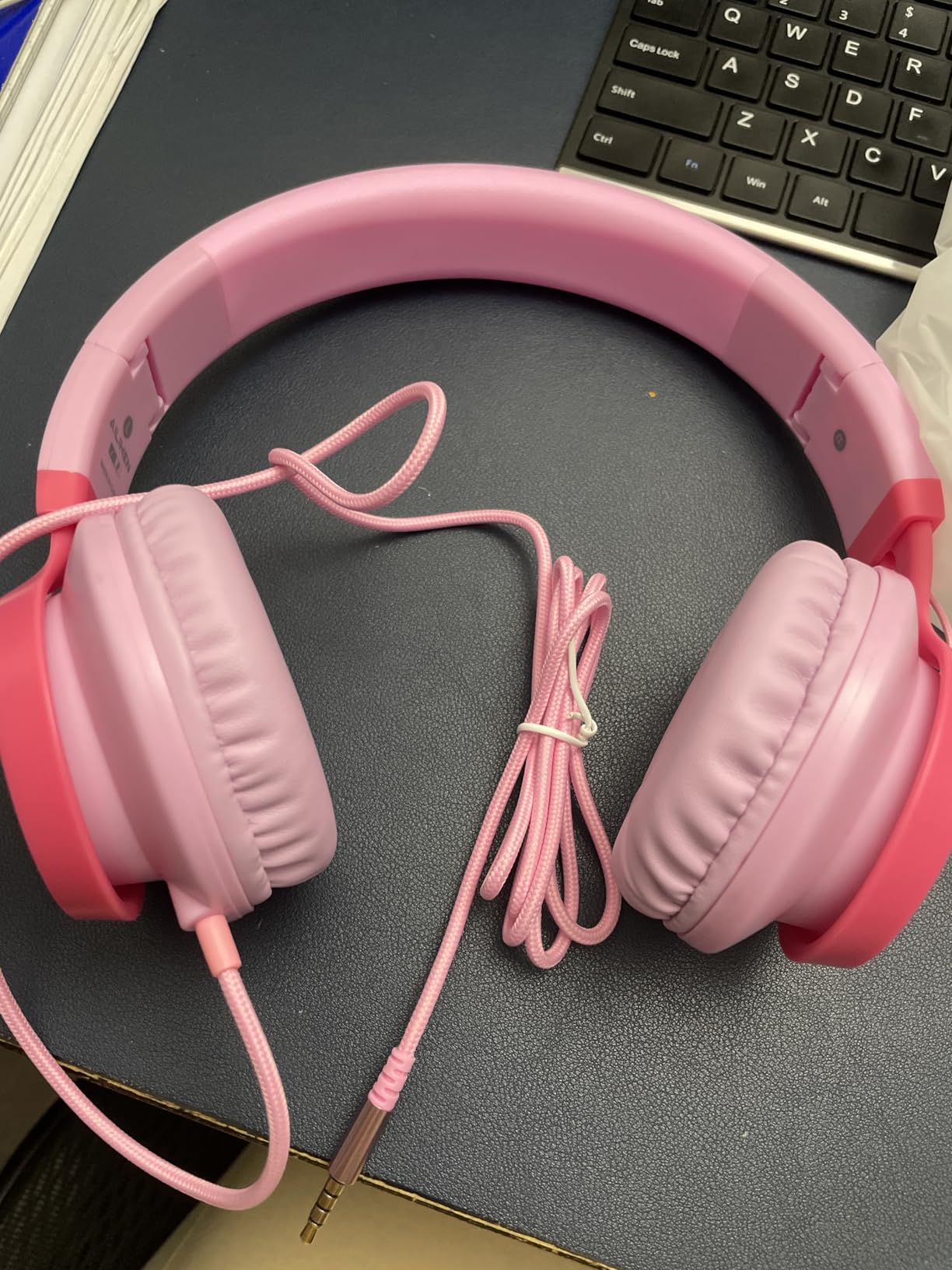 AILIHEN C8 Kids Wired Headphones with Mic for School, 3.5mm Jack, BlackBlue customer photo 2