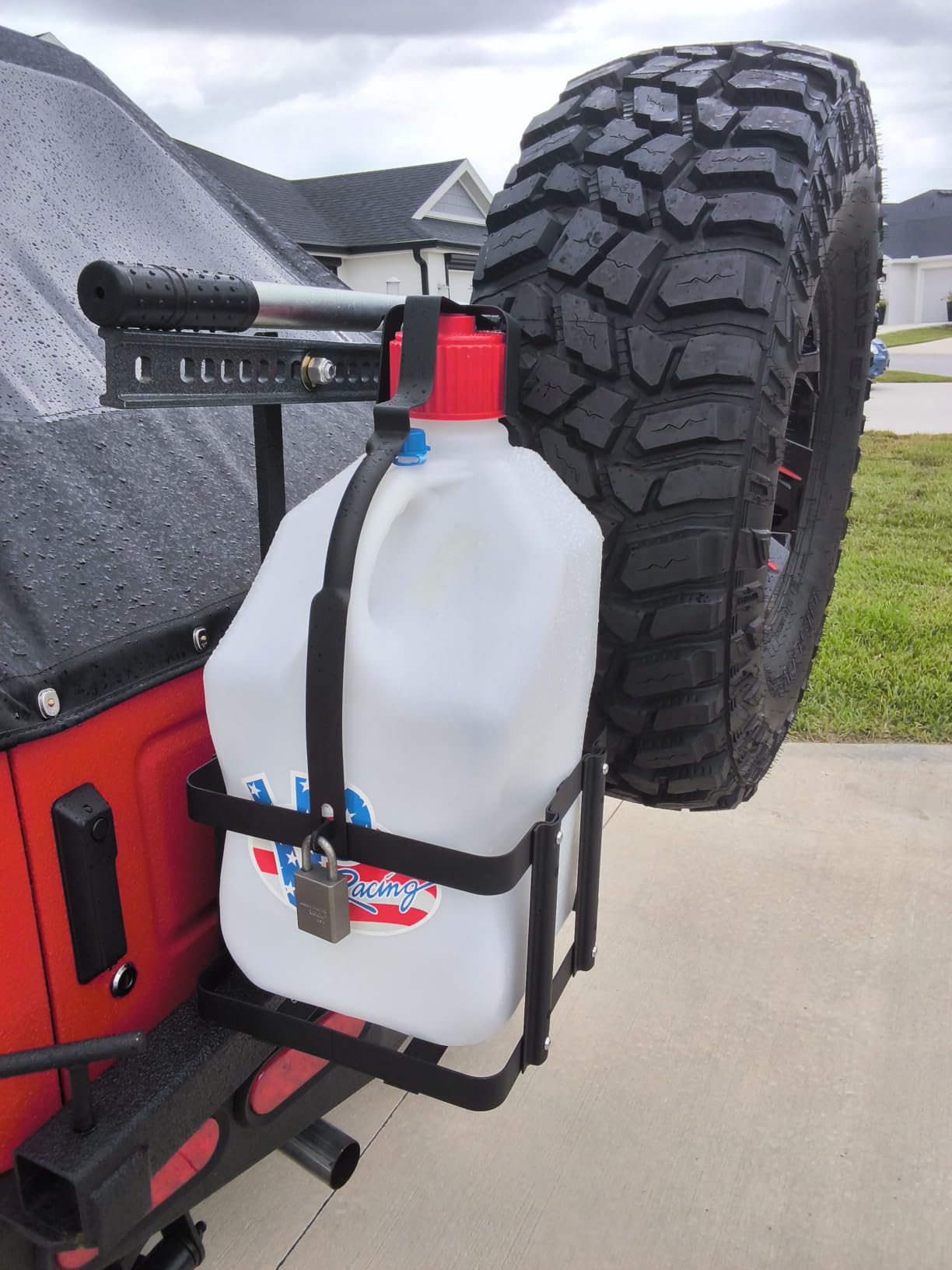 VP Racing 35221-CA, 5.5 Gal. Square Patriotic Motorsport Jug w/ 14 Inch Deluxe Filler Hose Close-Trimmed Cap and Neck for Tighter Seal customer photo 2