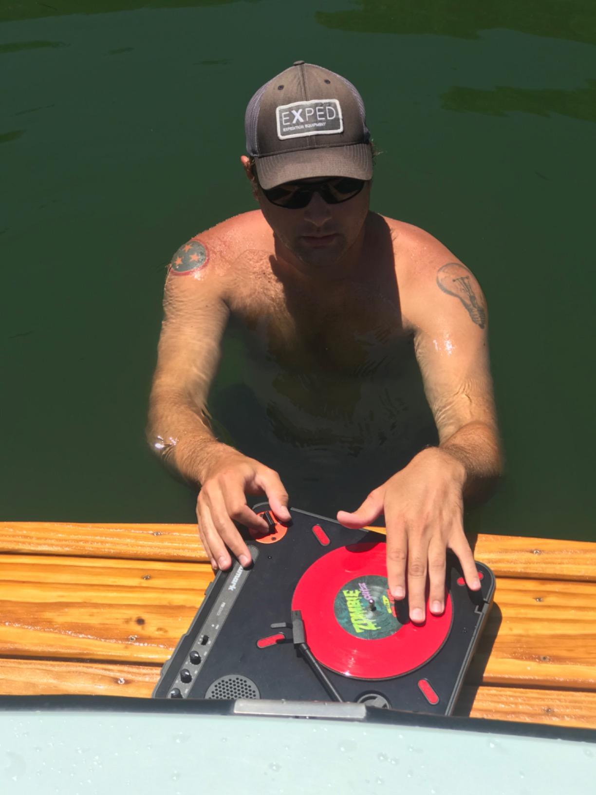 Numark PT01 Scratch Portable DJ Turntable customer photo 2