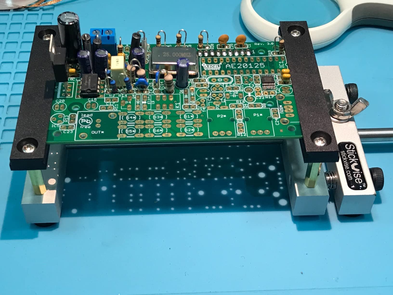PCB Vise with Standard Nylon Jaws Grey customer photo 2