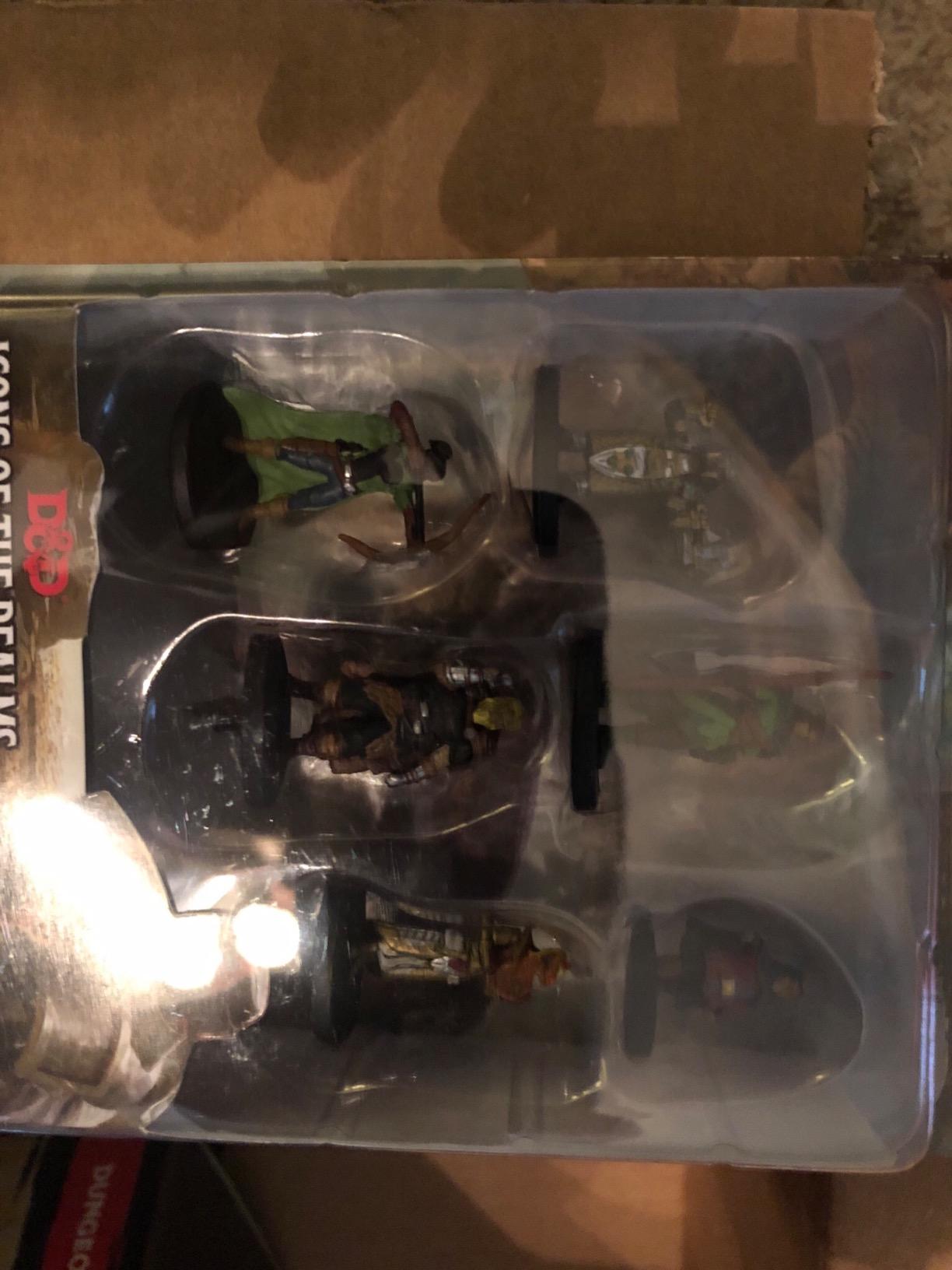 WizKids D&D Icons of the Realms Starter Set, Featuring 5 Returning Figures and 1 New Hero, Gold Color, Fantasy Theme customer photo 1