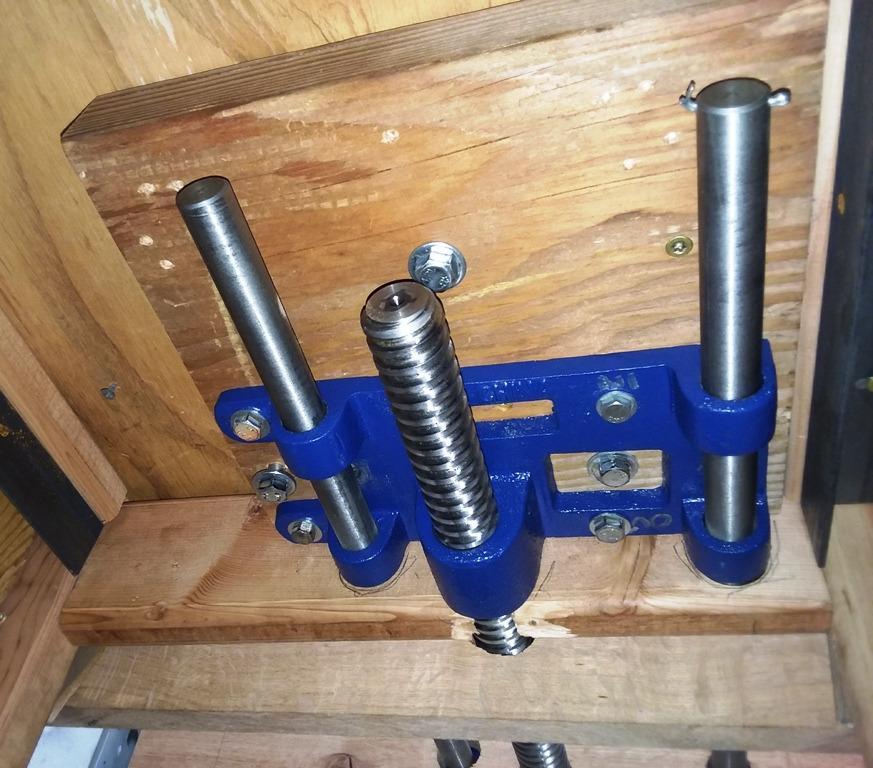 Yost Vises F10WW Woodworker's Vise | Front Vise | 10 Inch Woodworking Tool | Cast Iron Body Construction with a Solid Steel Main Screw | Blue customer photo 1