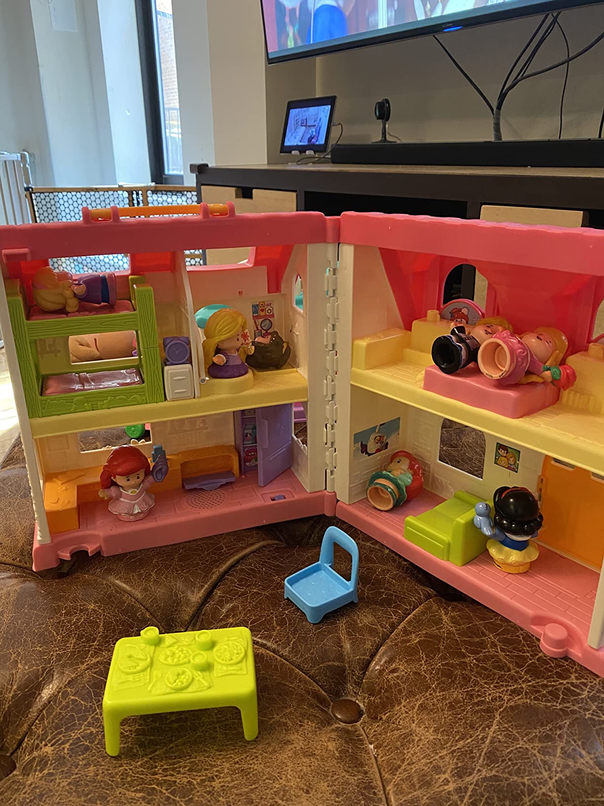 Fisher-Price Little People Surprise & Sounds Home, Musical Playhouse customer photo 2