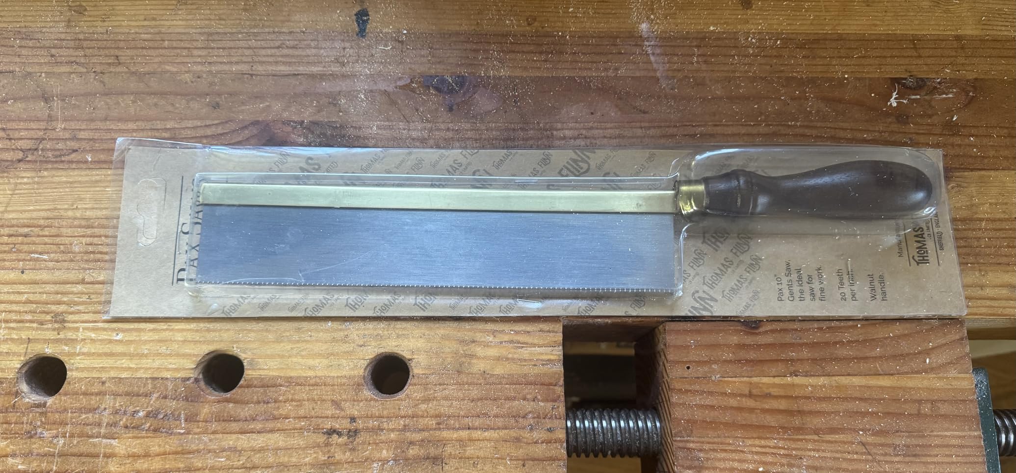 Thomas Flinn 10 Inch Gent Dovetail Saw, Solid Rolled Brass Back, 20 TPI, 1-5/8 Inch Wide Plate, Walnut Handle customer photo 1