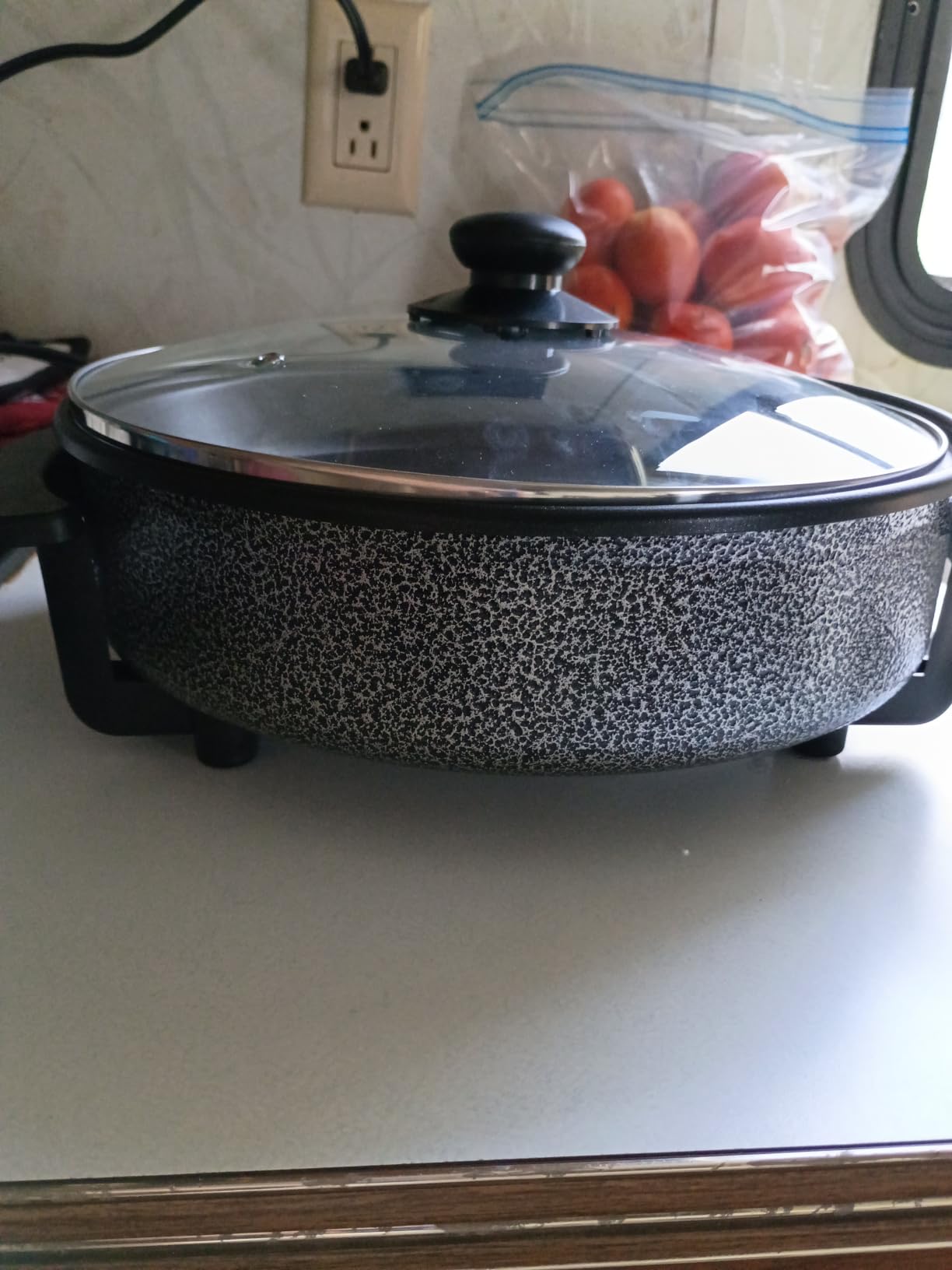 OVENTE 11.5-Inch Electric Skillet, 1400W Nonstick Pan, Black SK11112B customer photo 1