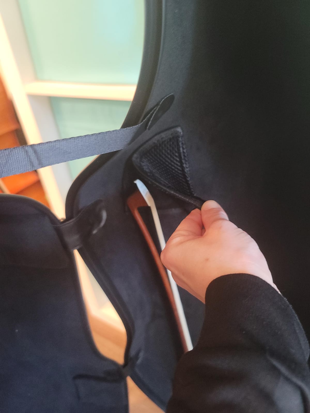 Crossrock Poly Carbon 4/4 Cello Case | Matte Silver with Wheels & Music Pouch – Lightweight Hard Shell for Daily Commute & Student Orchestra customer photo 1