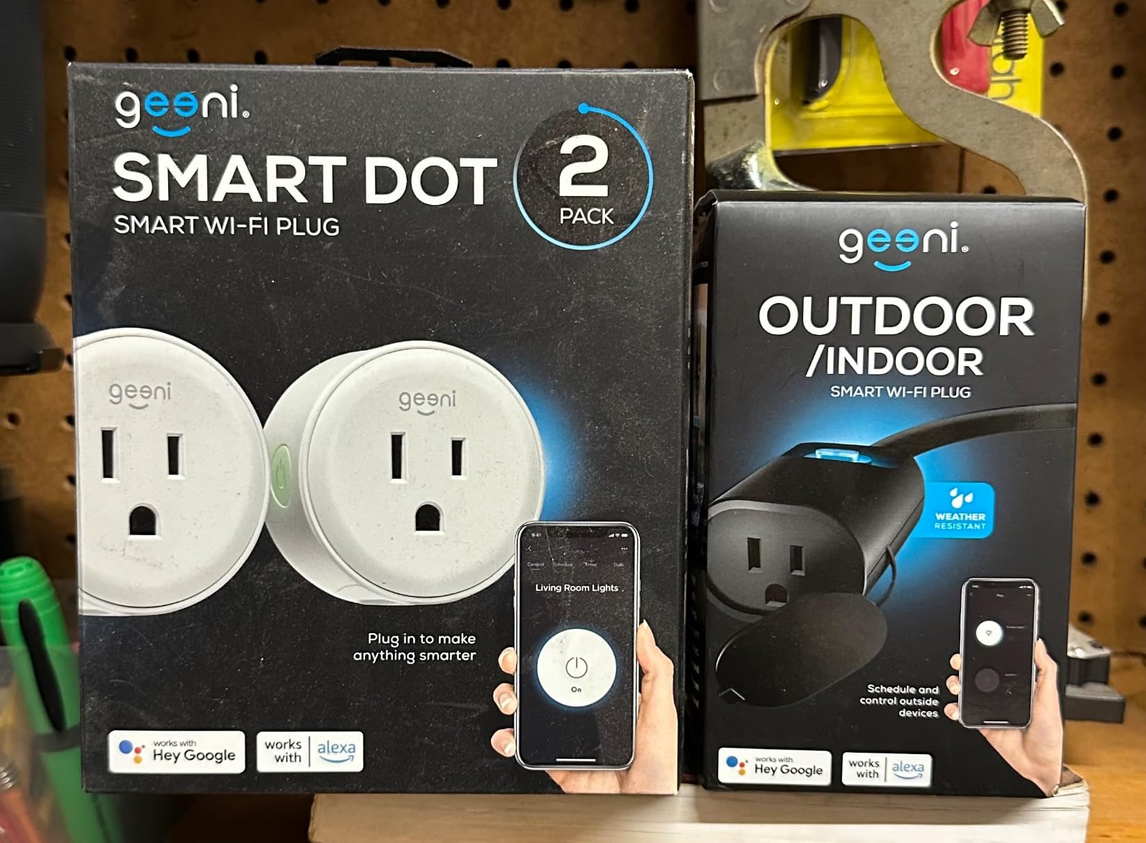 Geeni Indoor/Outdoor Smart Plug Weatherproof, 1 Socket –No Hub Wireless Remote Control and Timer –Works with Amazon Alexa, Google Assistant, Requires 2.4 GHz Wi-Fi, Black customer photo 2