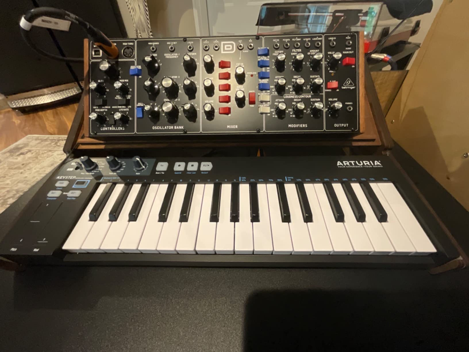 Behringer MODEL D Authentic Analog Synthesizer with 3 VCOs, Ladder Filter, LFO and Eurorack Format customer photo 1