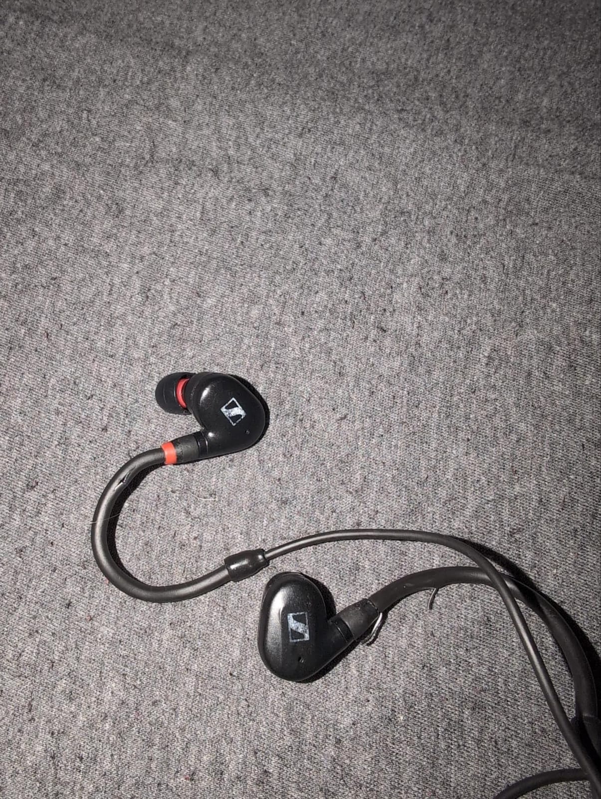 SENNHEISER IE 40 PRO, molded in ear dynamic monitors (Black) customer photo 2