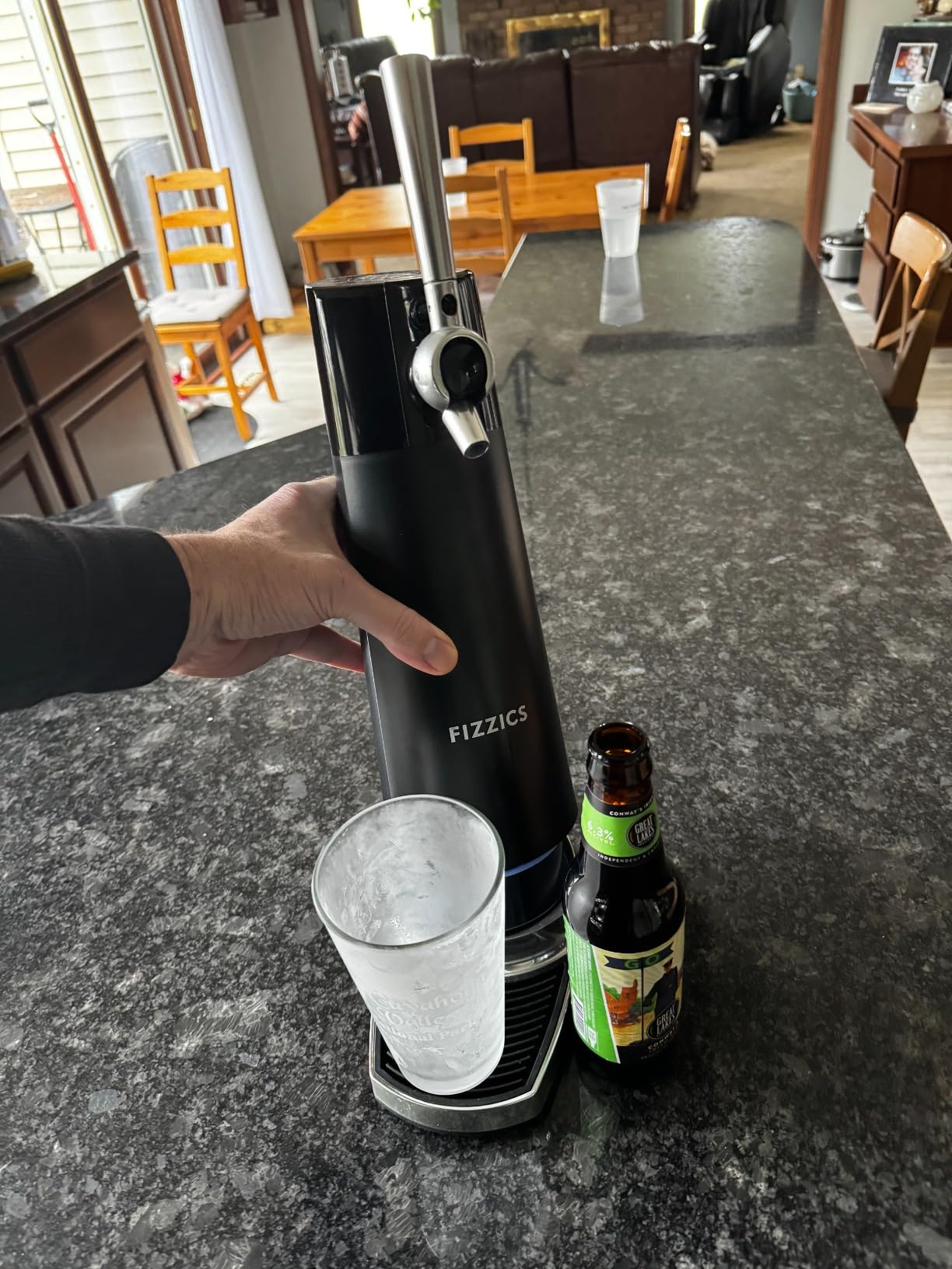 FIZZICS - DraftPour Beer Dispenser - Converts Any Can or Bottle Into a Nitro-Style Draft, Gift for Men and Beer Enthusiast, Beer Tap Draft Machine - Carbon customer photo 1