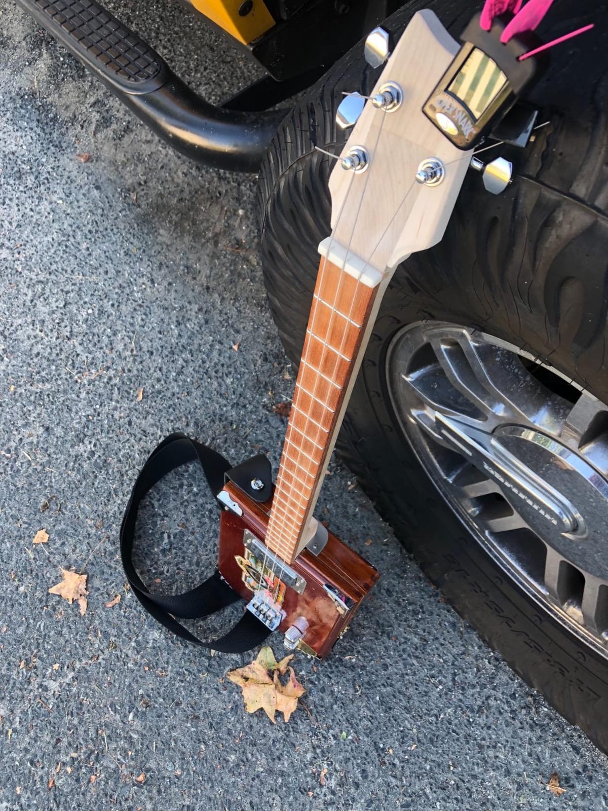 C. B. Gitty The Chicago Premium Electric 3-String Cigar Box Guitar Kit customer photo 1