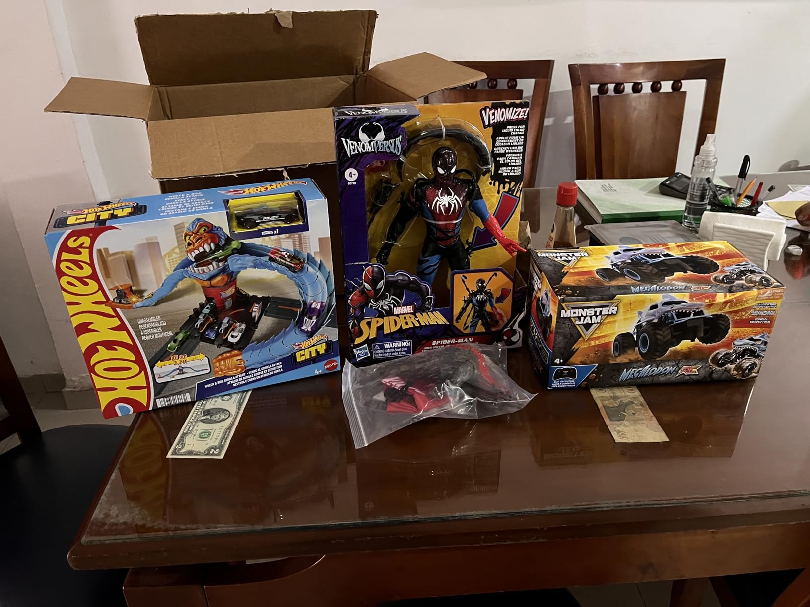 Monster Jam Official Grave Digger Remote Control Monster Truck, 1:24 Scale, 2.4 GHz, for Ages 4 and Up customer photo 2