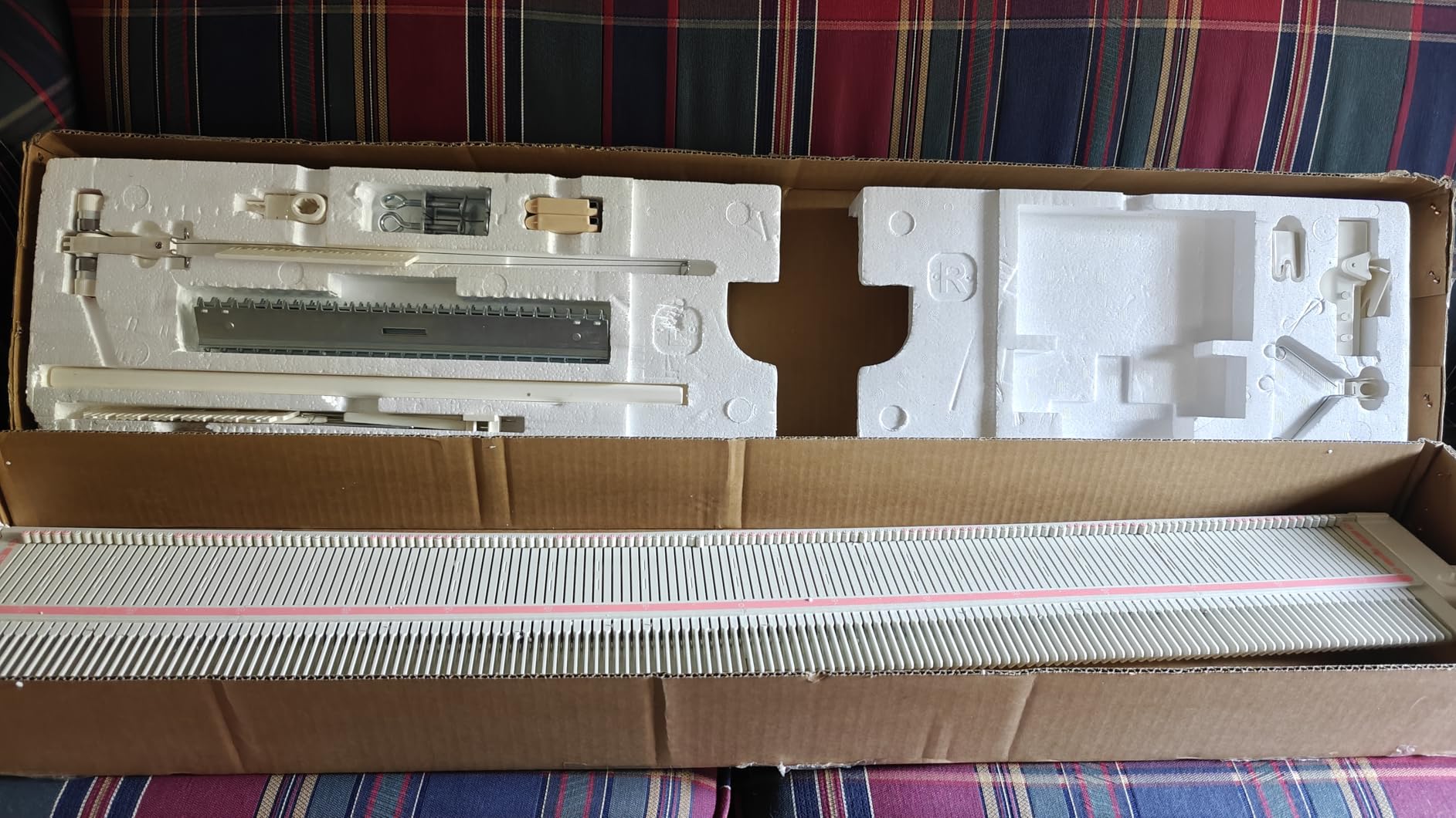 LK150 6.5mm Mid Gauge Plastic Domestic Knitting Machine Includes Yarn Needles Accessories for Adults/Kids customer photo 1