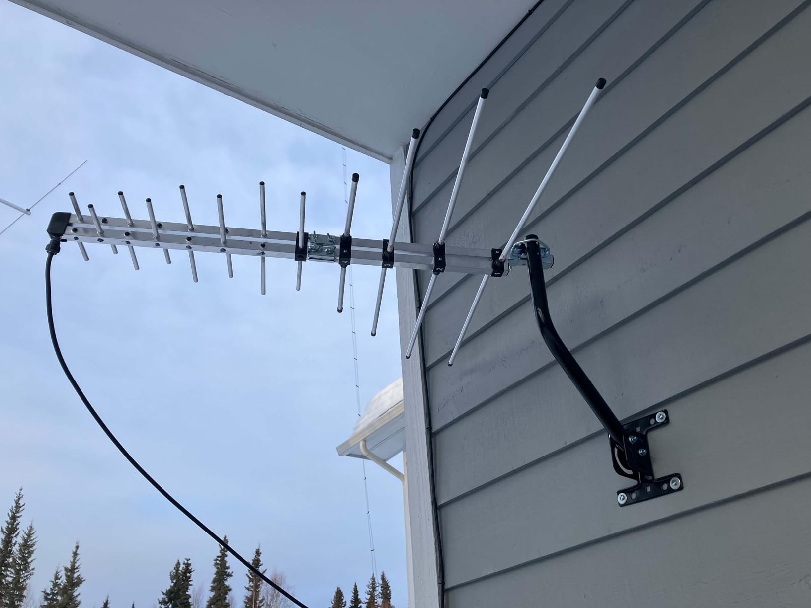 TV Outdoor Yagi Antenna with Long Range Reception Capacity - Digital TV Antenna Available for Attic or Roof Mount, Long Range Digital OTA Antenna for Clear Reception, 4K/1080P/HD customer photo 2