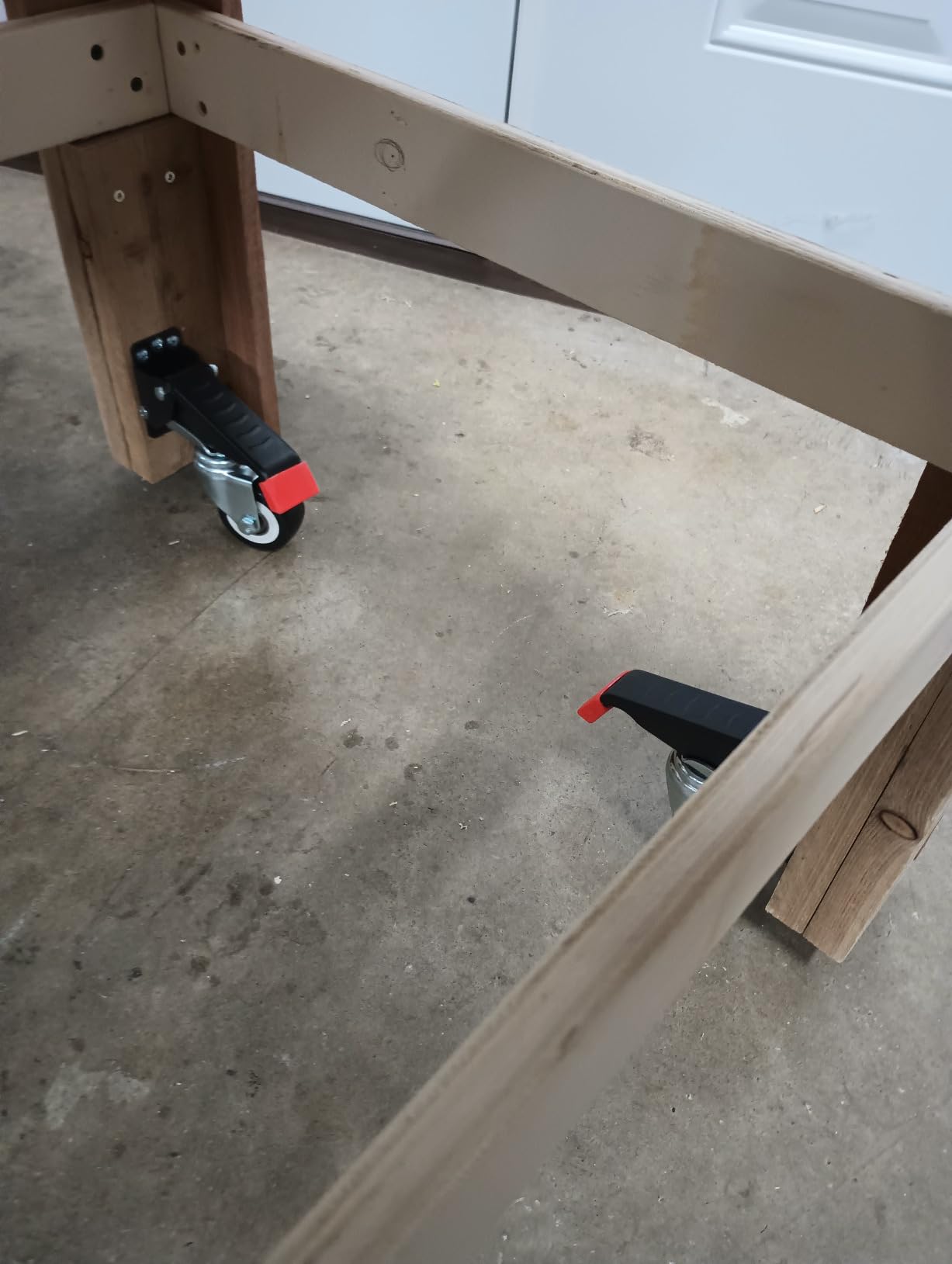 SPACEKEEPER Workbench Casters kit 660 Lbs- Retractable Casters, 4 Pack customer photo 2