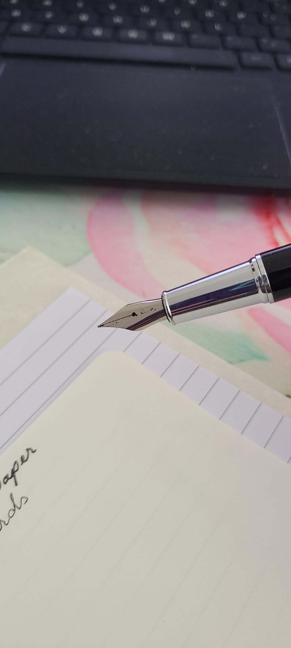 Amazon Basics Refillable Fountain Pen with Smooth Writing, Fine Point Nib, Black Ink customer photo 1