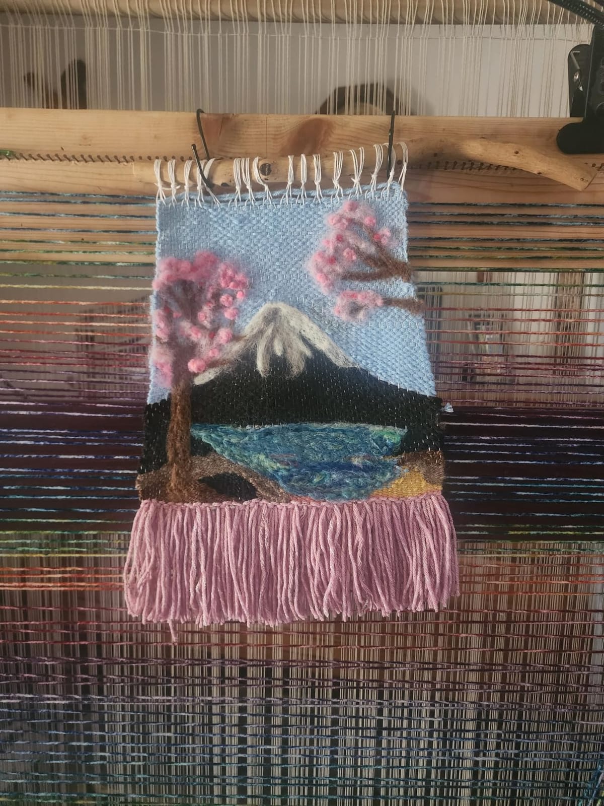 Melissa & Doug Wooden Multi-Craft Weaving Loom: Extra-Large Frame (22.75 x 16.5 inches) customer photo 1