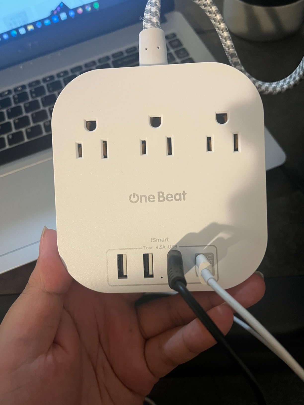 One Beat Power Strip with USB C, 3 Outlets 4 USB Ports (22.5W/4.5A), 6ft customer photo 1