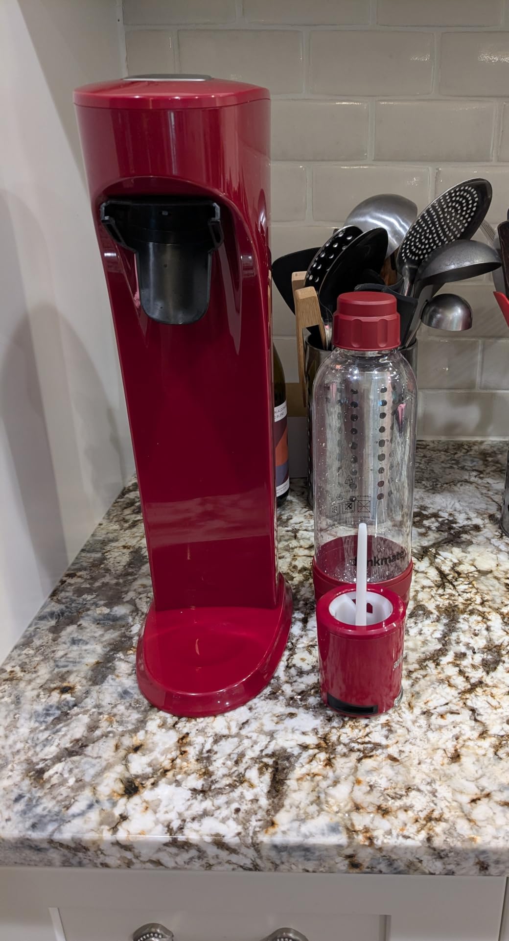 Drinkmate OmniFizz Sparkling Water Maker & Soda Streaming Machine | Carbonates Any Drink | SPECIAL BUNDLE | Includes 60L CO2 Cartridge + Two BPA-Free Bottles (Matte Black) customer photo 2