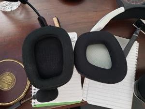 Corsair Void RGB Elite Wireless Gaming Headset – 7.1 Surround Sound – Omni-Directional Microphone – Microfiber Mesh Earpads – Up to 40ft Range – iCUE Compatible – PC, Mac, PS5, PS4 – White customer photo 2