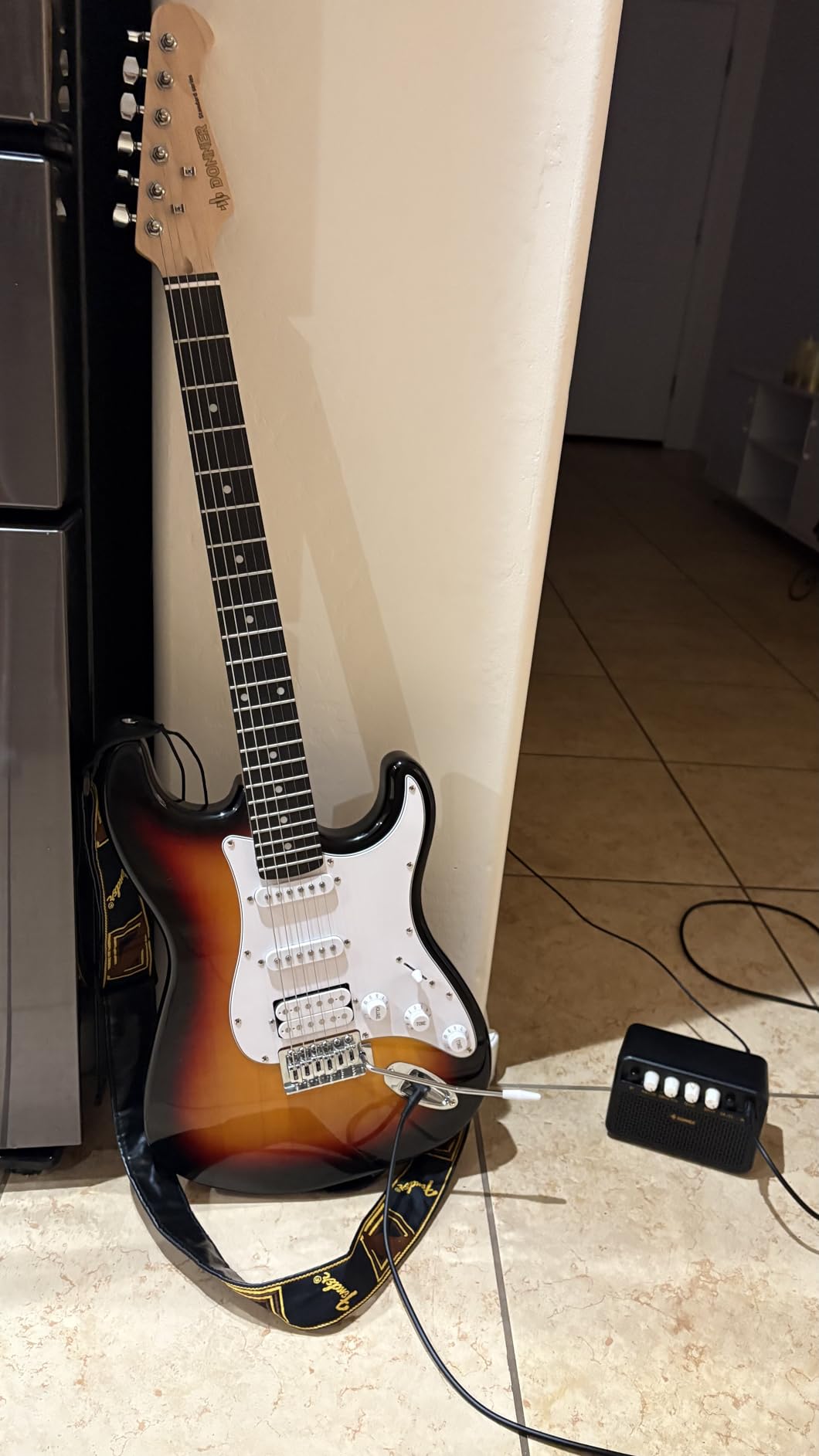 Donner 39 Inch Left-Handed Electric Guitar Kit Solid Body Sunburst customer photo 1