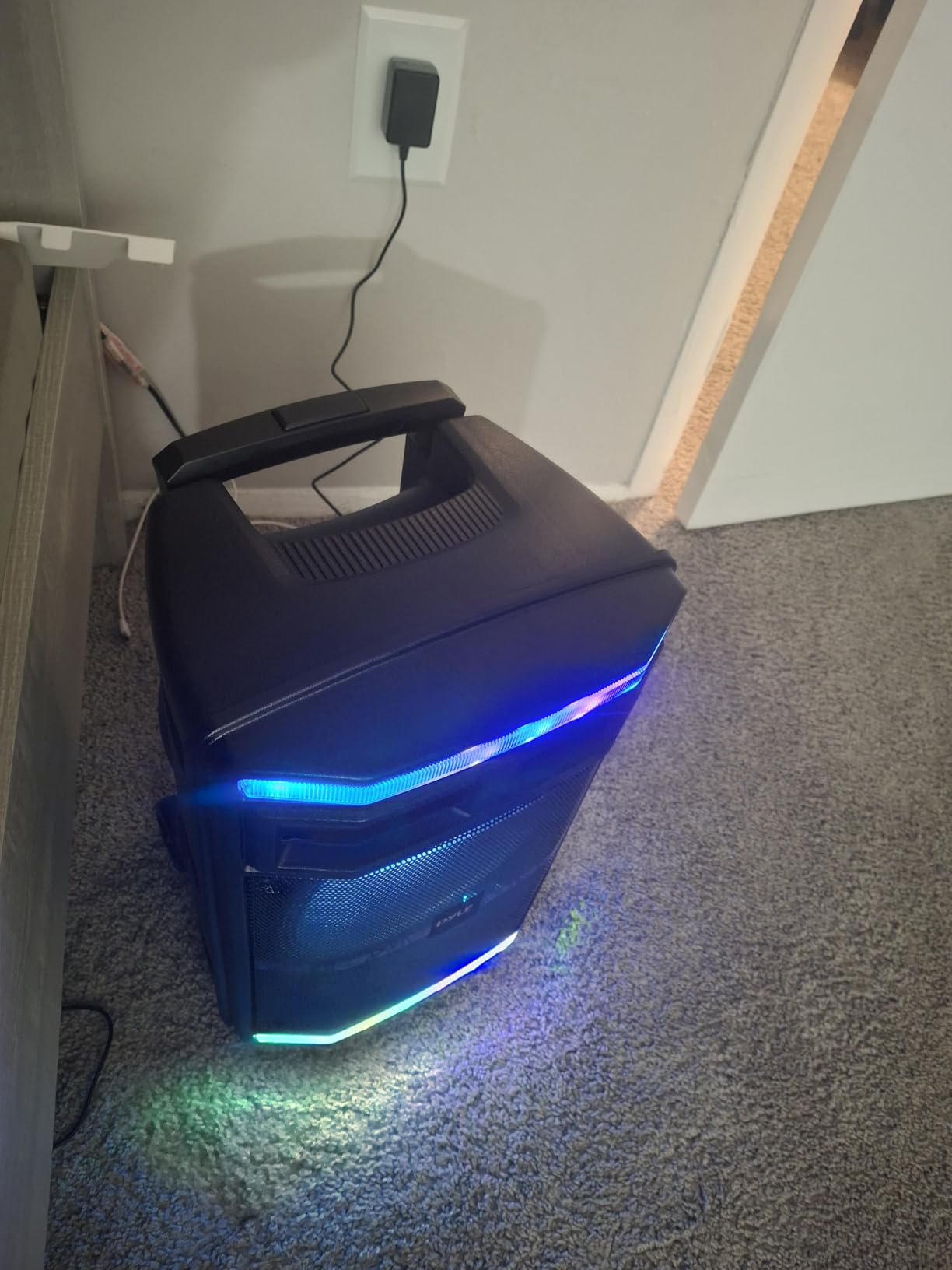 Pyle Portable Bluetooth PA Speaker System - 600W Bluetooth Speaker Portable PA System W/ Rechargeable Battery, Party Lights, MP3/USB SD Card Reader, Rolling Wheels - Pyle PPHP1044B customer photo 1