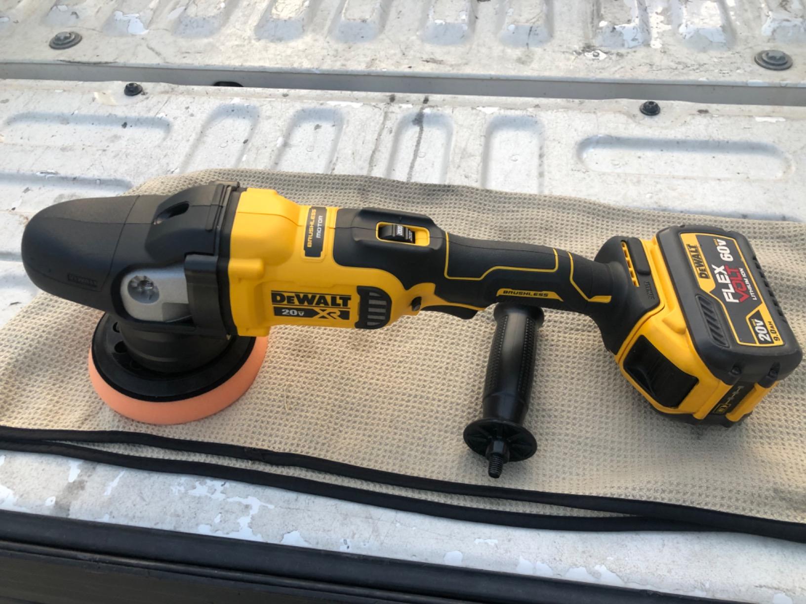 DEWALT 20V MAX* XR Cordless Polisher, Variable-Speed, Random Orbit, 5-Inch, Tool Only (DCM848B) customer photo 2