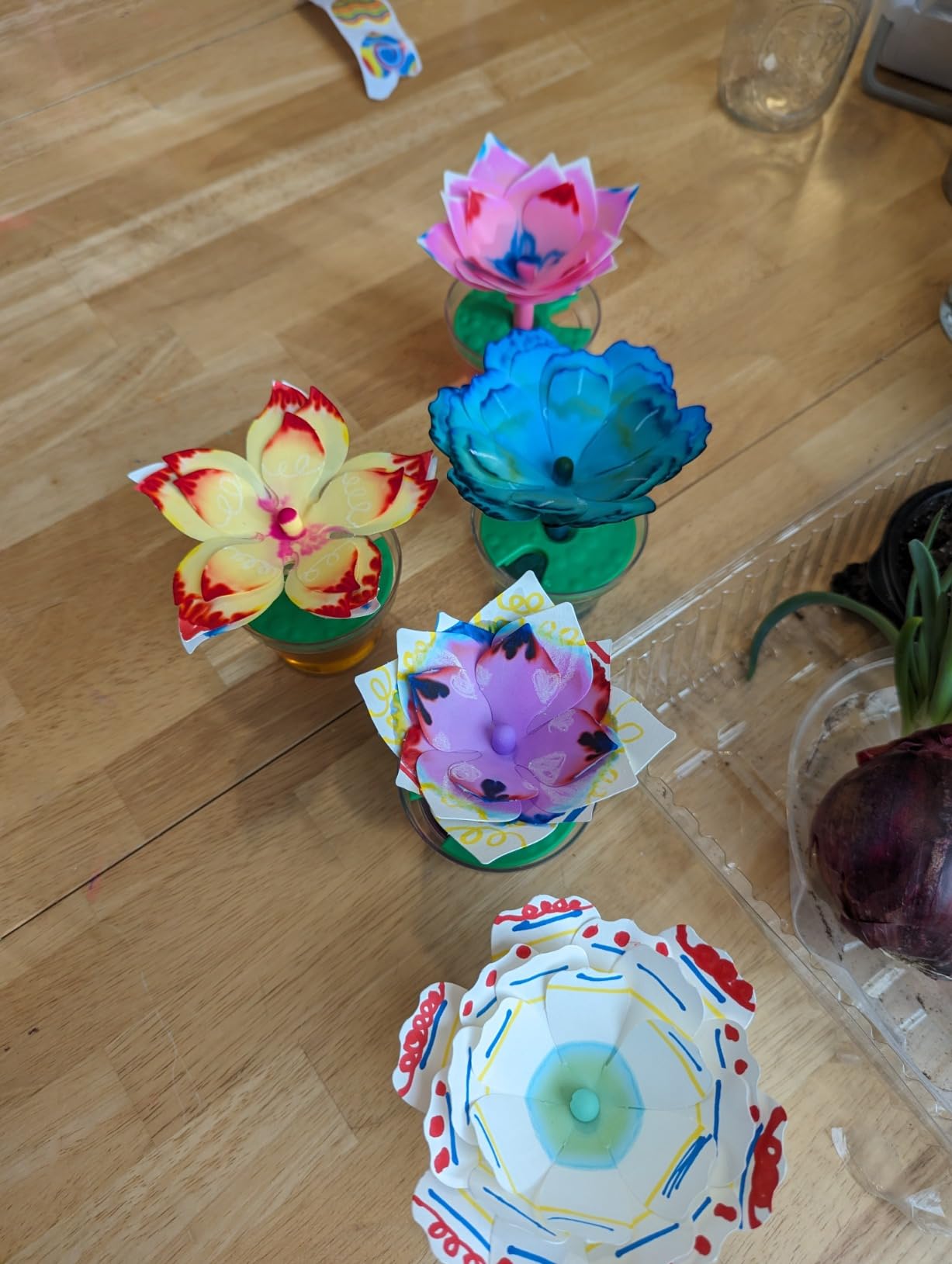 Crayola Paper Flower Science Kit, Color Changing Flowers, Gift for Kids Ages 7, 8, 9, 10 customer photo 1