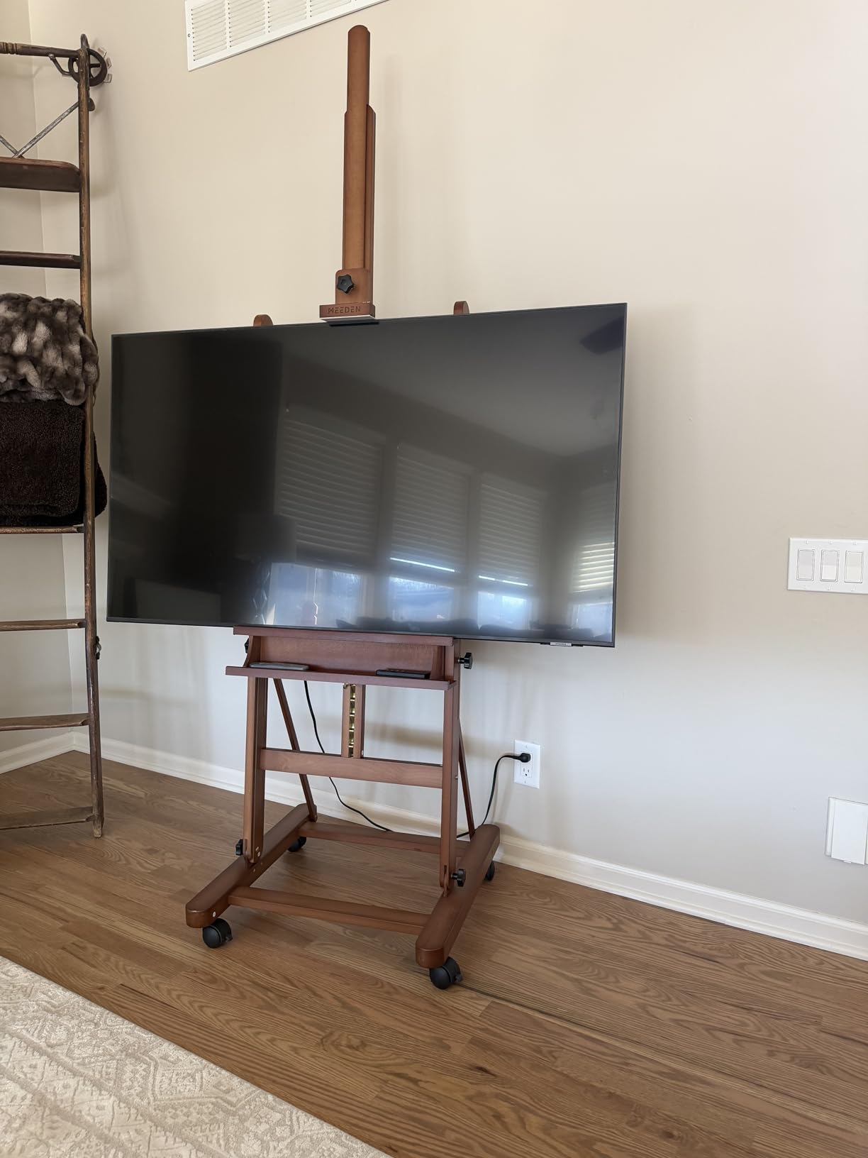 MEEDEN Adjustable H Frame Art Easel: Easel Stand for Painting and Display customer photo 2