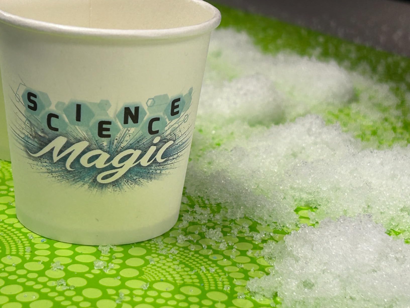 National Geographic Magic Chemistry Set with 10 Tricks for Kids Ages 8-12 customer photo 1