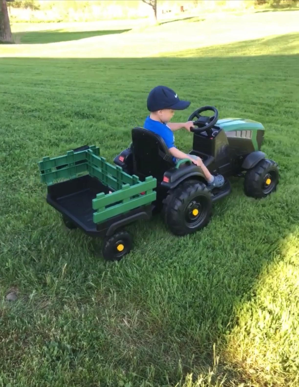 JOYMOR Ride on Tractor with Remote Control, 25W Motors Electric Tractor with Trailer for Toddler, 12V Battery Powered Ride on car Toy for Boys and Girls customer photo 2