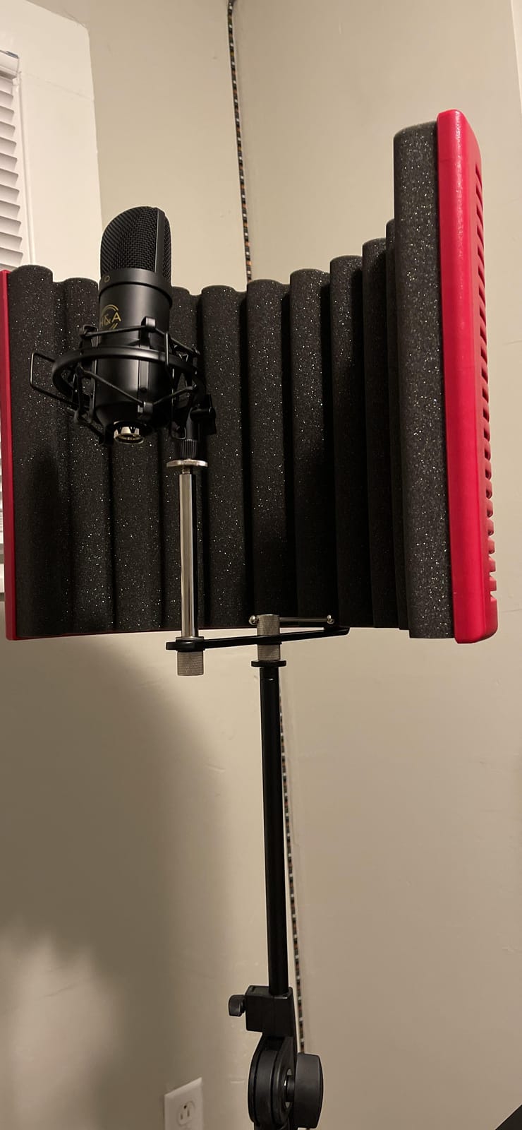 SE ELECTRONICS RF-X Reflexion Filter - Portable Microphone Isolation Shield for Recording Music, Podcasts & Voice-Overs - Four-Layer Acoustic Sound Shield for Home Recording Studio Equipment (Red) customer photo 1