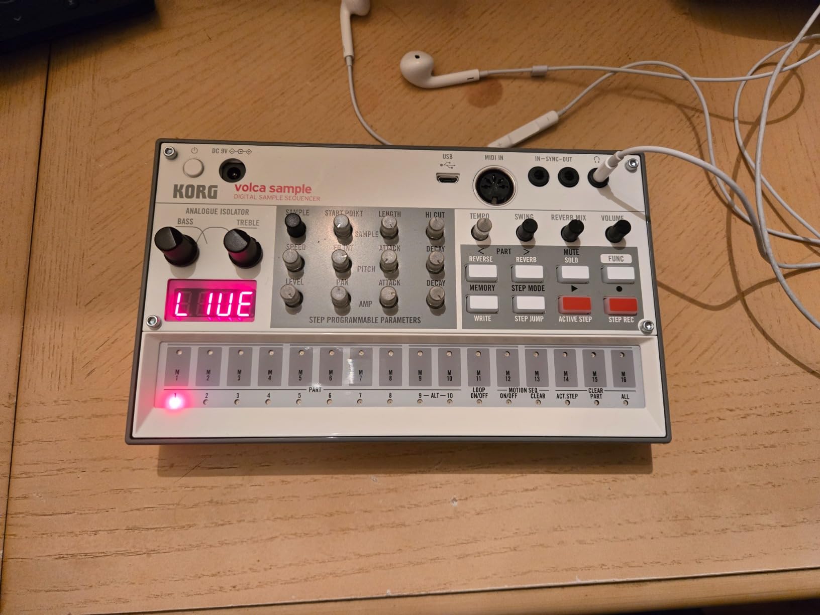 Korg Volca Sample 2 Digital Sample Sequencer Drum Machine w/Pattern Chain Mode and 16-step Sequencer customer photo 1