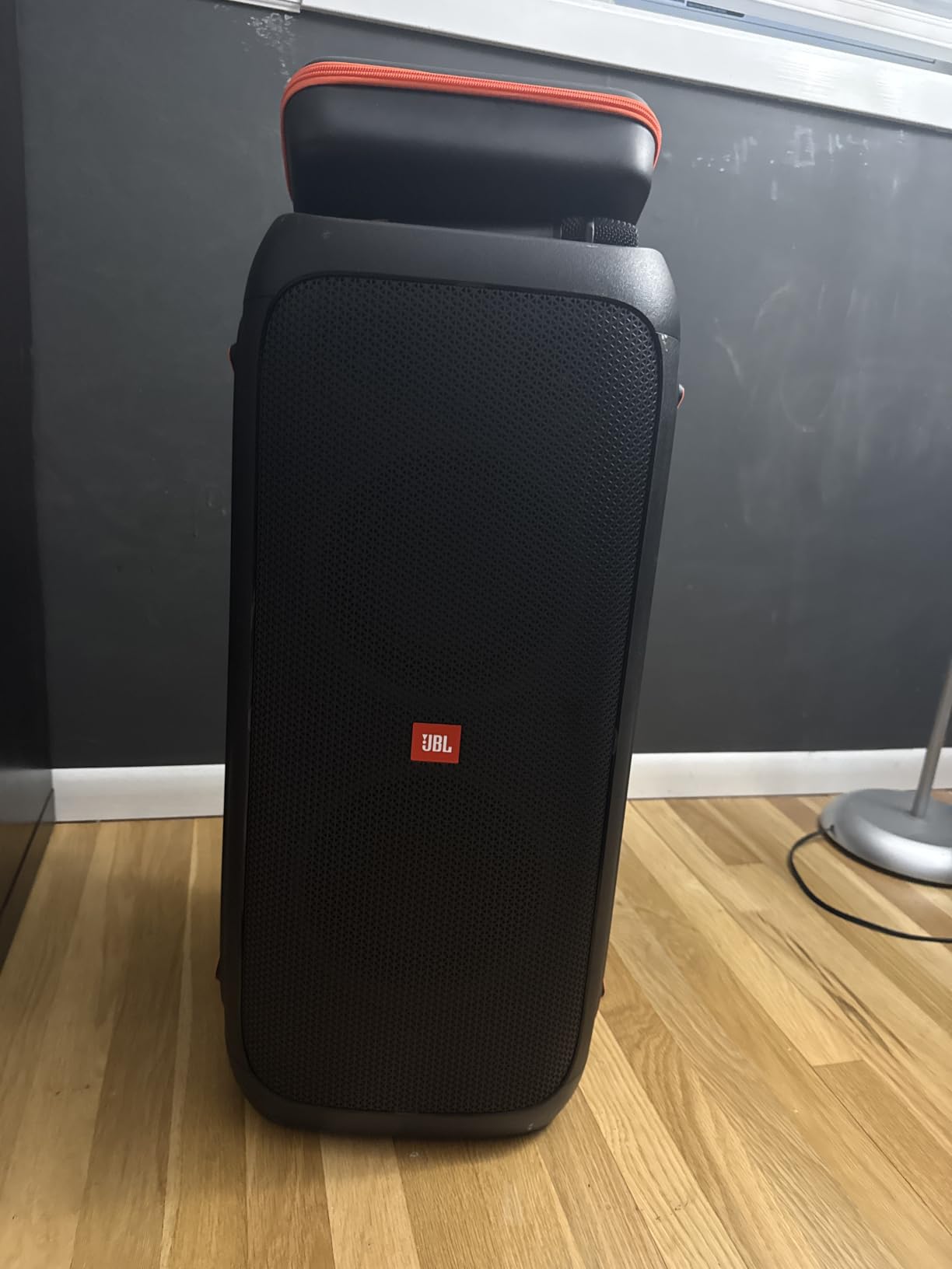 JBL Partybox 310 - Portable Party Speaker with Long Lasting Battery, Powerful JBL Sound and Exciting Light Show,Black customer photo 2