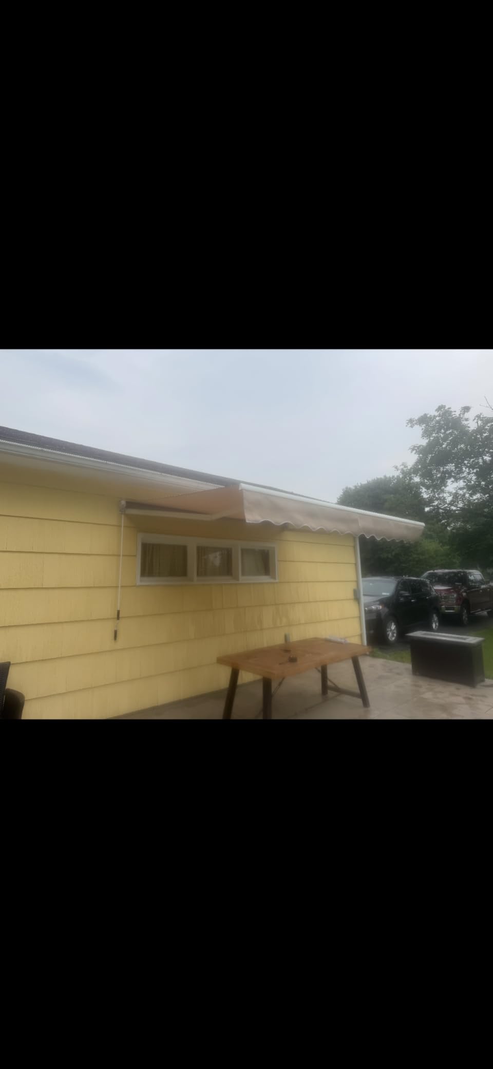 Tangkula 13 Ft × 8.2 Ft Retractable Awning, Aluminum Patio Sun Shade w/Crank Handle and Water-Resistant Polyester, Outdoor Manual Retractable Awning Cover Shelter customer photo 2