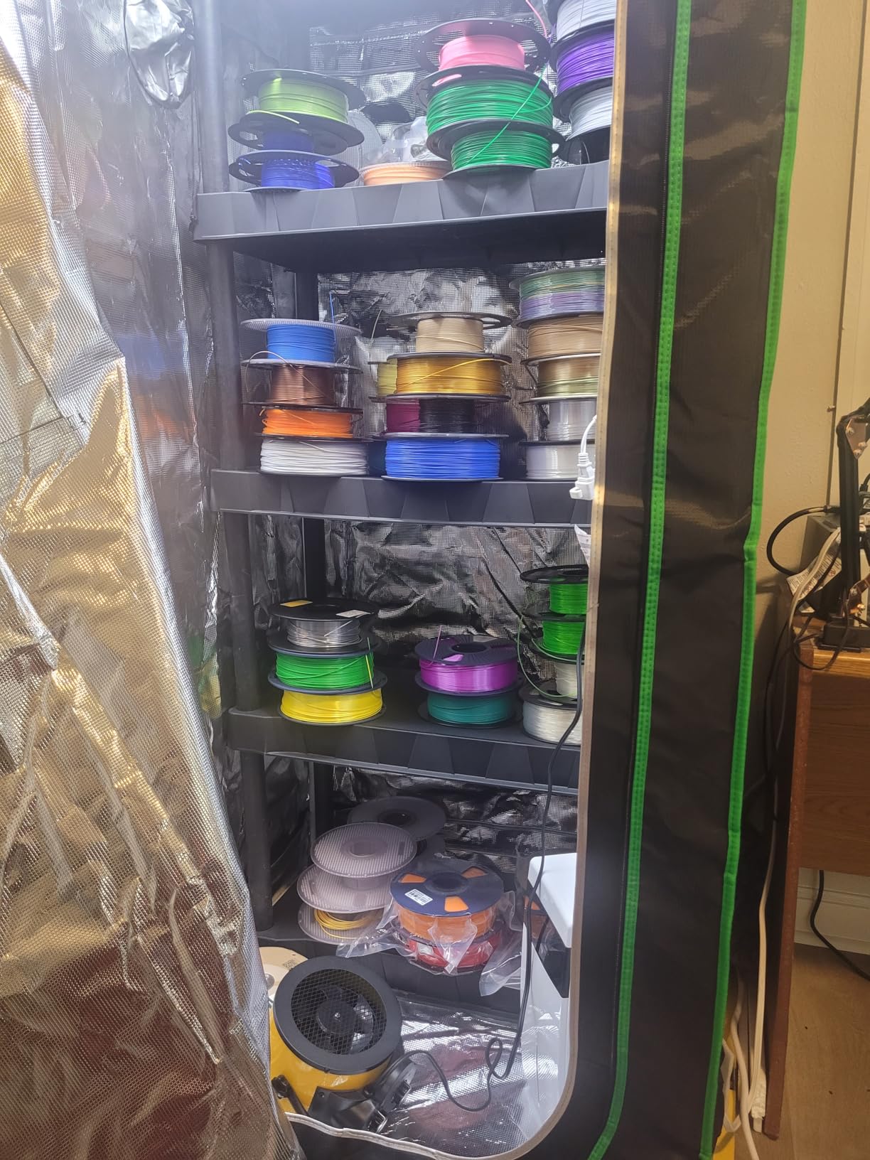ATOUR 24”x24”x48” Grow Tent, Reflective 600D Mylar,Hydroponic Grow Tent with Observation Window and Floor Tray for Indoor Plant Growing 2’x2’ customer photo 1