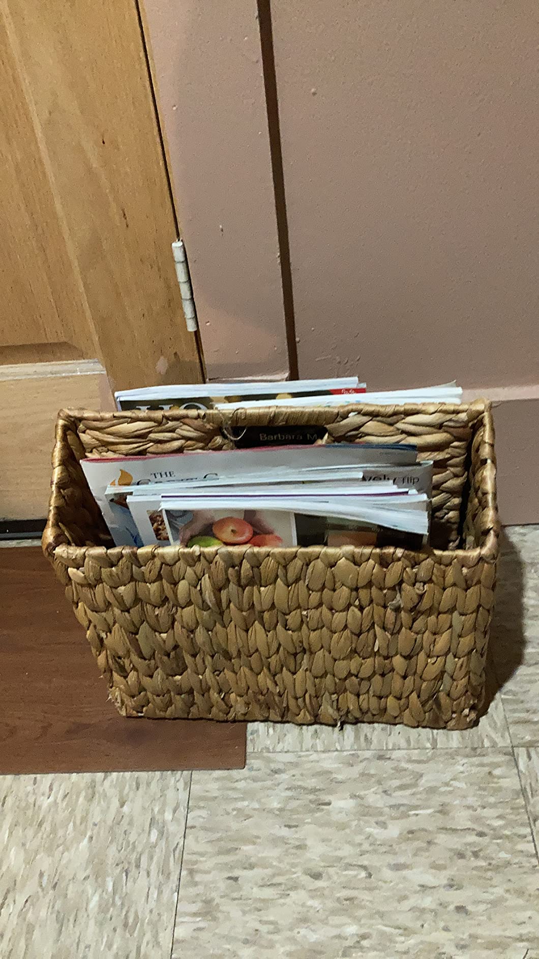 StorageWorks Hand-Woven Divided Magazine Basket, Rattan Magazine Holder, Natural Wicker Magazine Rack for Bathroom, Office, Water Hyacinth, 1 Pack customer photo 1