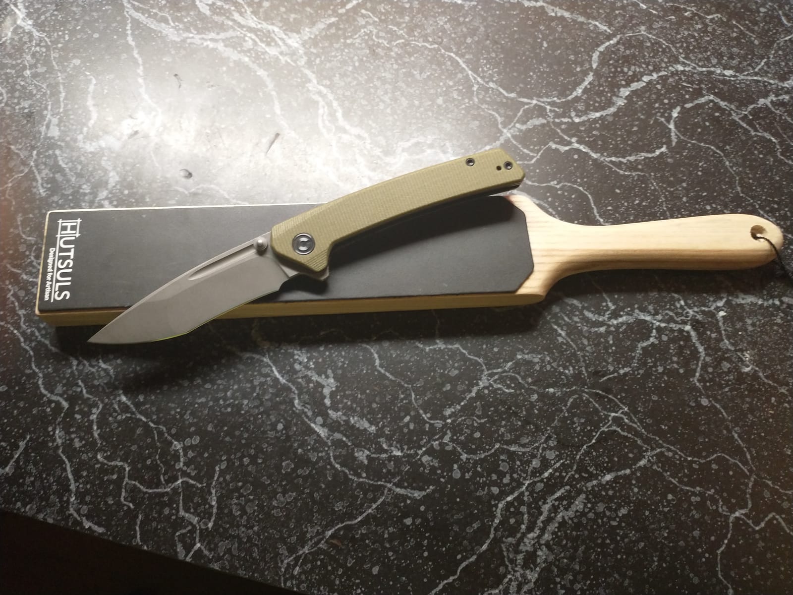 Hutsuls Double Sided Leather Strop Paddle Kit - Get Razor-Sharp Edges, Ergonomic Handle, Quality Honing Leather, and Step-by-Step Guide customer photo 1